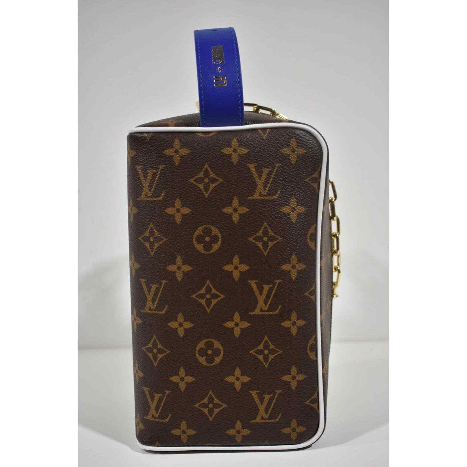 Louis Vuitton Louis Vuitton NBA Cloakroom Dopp Kit Travel Pouch Bag Size ONE SIZE - 6 Thumbnail