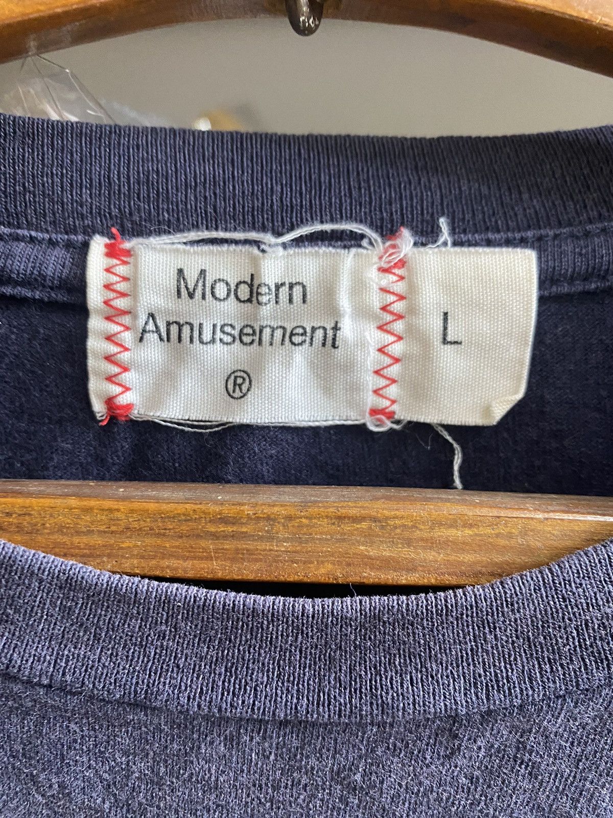 Edition Japan MODERN AMUSEMENT TSHIRT Size US L / EU 52-54 / 3 - 9 Thumbnail