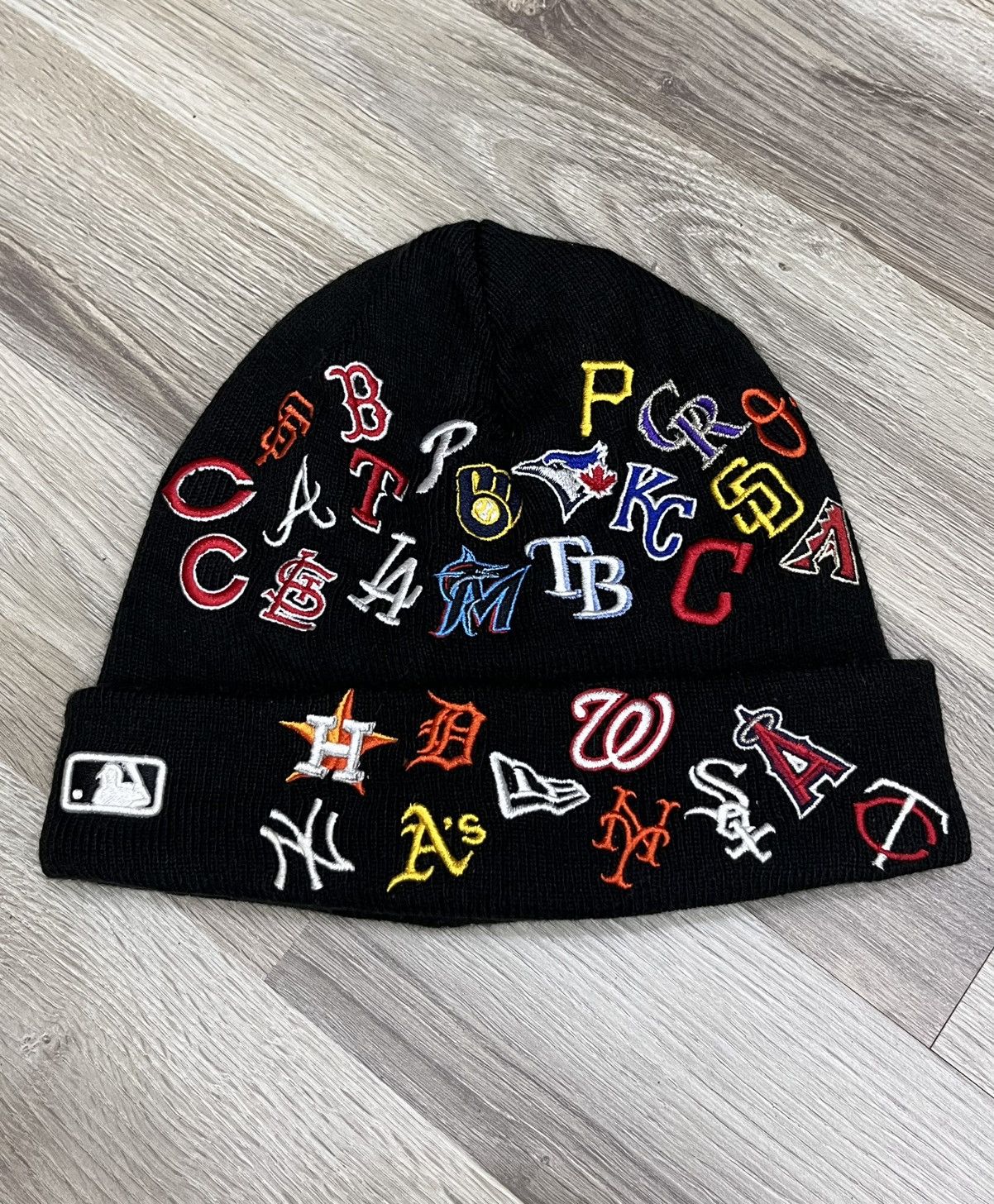 MLB × New Era × Takashi Murakami New Era MLB Multi-Team Logo Beanie Hype Embroidery Size ONE SIZE - 2 Thumbnail