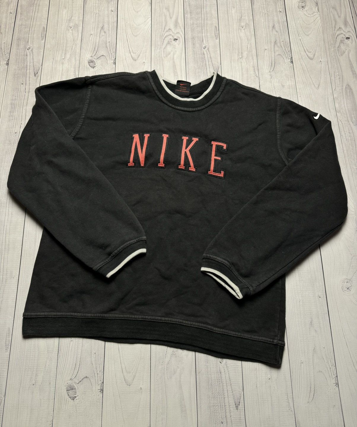 Vintage Nike sweatshirt logo size m women's black