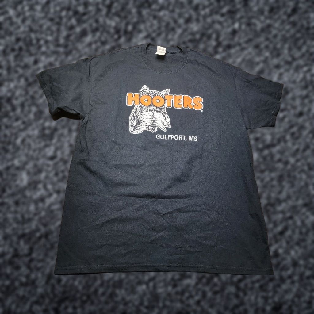 Doublet Hooters T Shirt Mens XL Gulfport MS Double Sided Size US XL / EU 56 / 4 - 1 Thumbnail