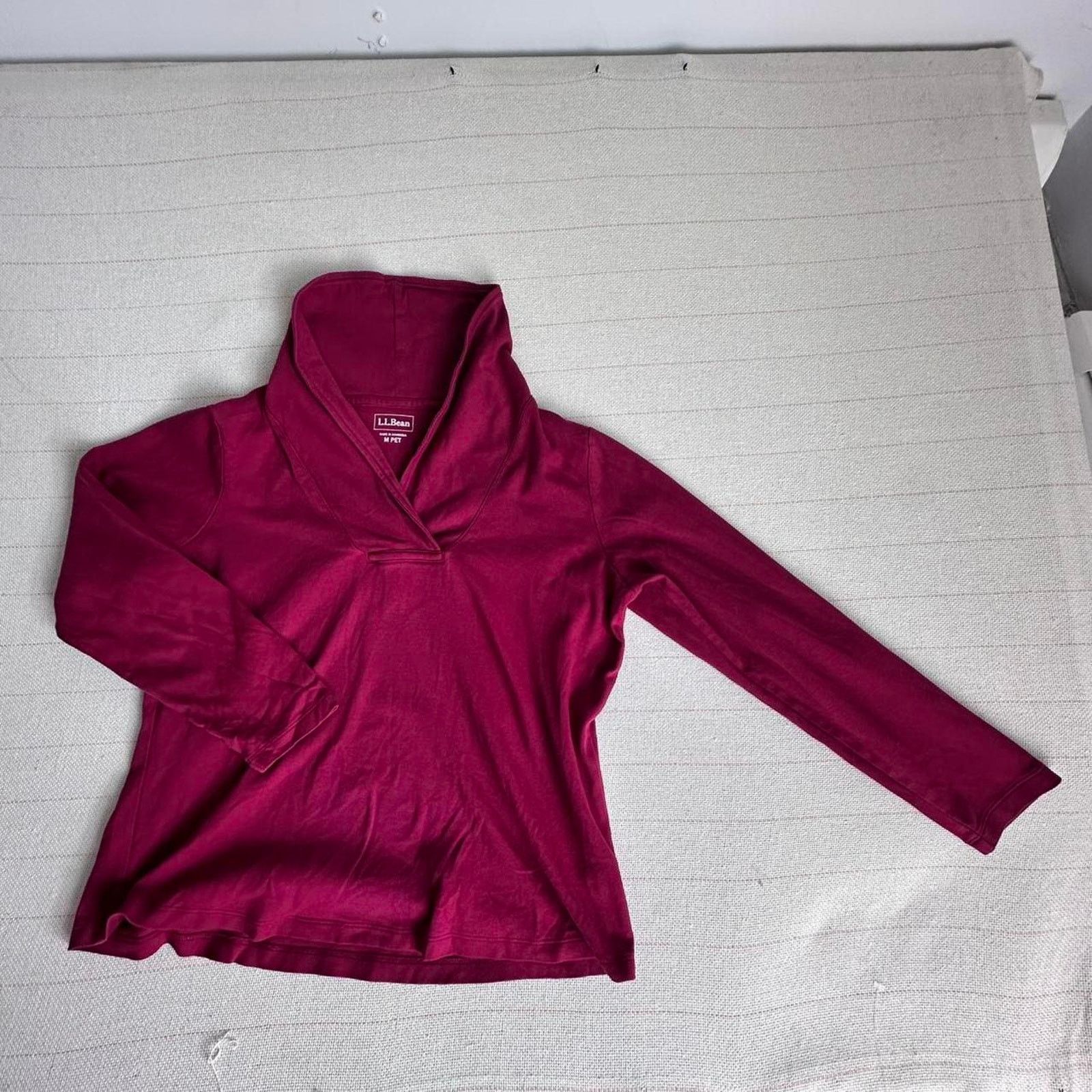 L.L. Bean L.L.Bean Long Sleeve V Neck Pullover Shirt Purple Petite Size M / US 6-8 / IT 42-44 - 1 Thumbnail