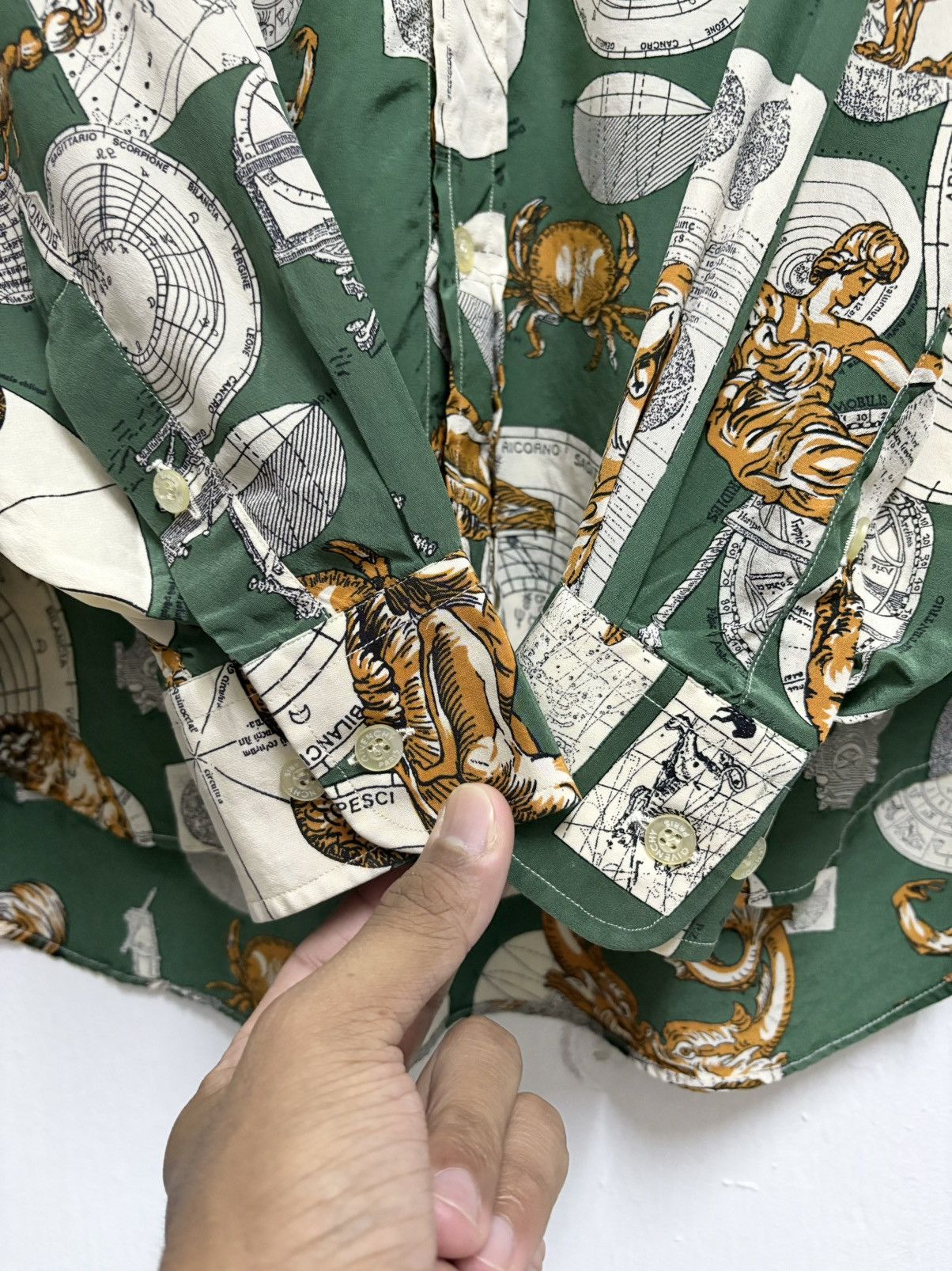Givenchy Vintage Gentleman Givenchy Paris Scorpio Horoscope Shirt Size US L / EU 52-54 / 3 - 8 Thumbnail