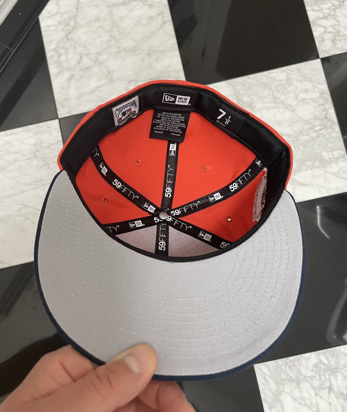 New Era 🔥 Exclusive white Sox fitted 7 1/8 Size ONE SIZE - 4 Thumbnail