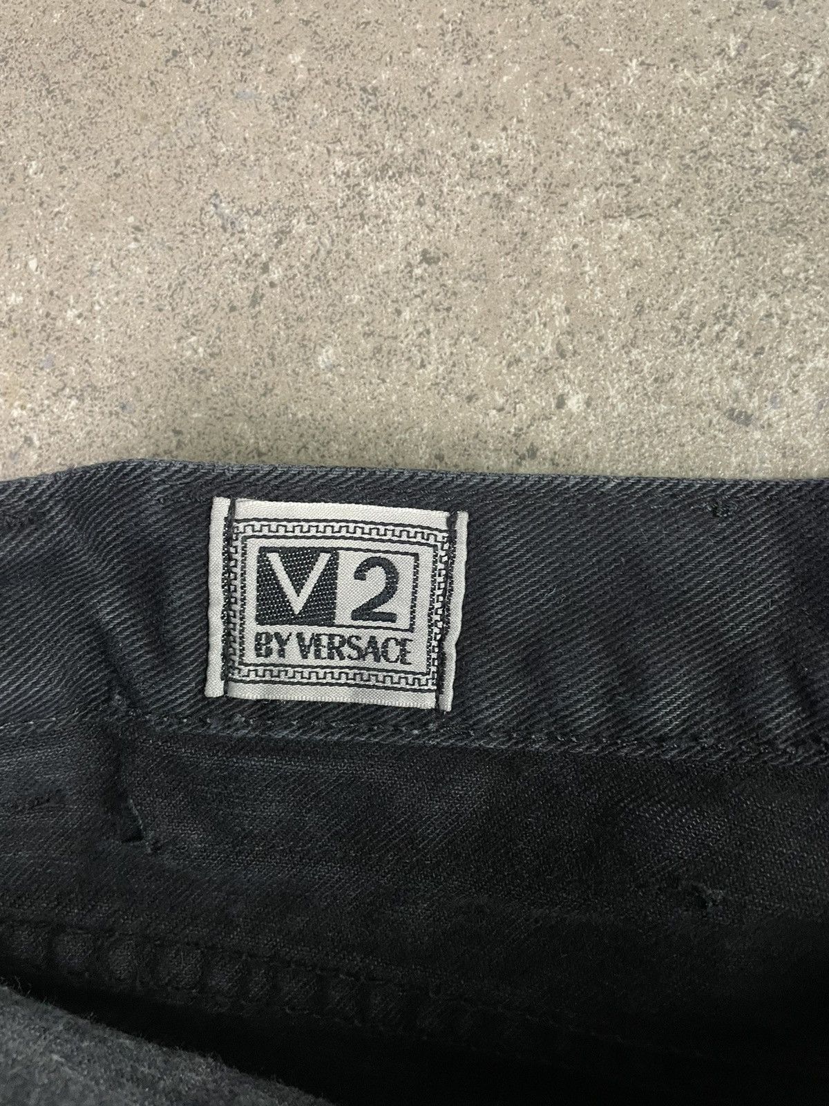 Versace × Vintage 90S Versace Classic V2 Black Faded Relaxed Denim Jeans Pants Size US 34 / EU 50 - 4 Thumbnail