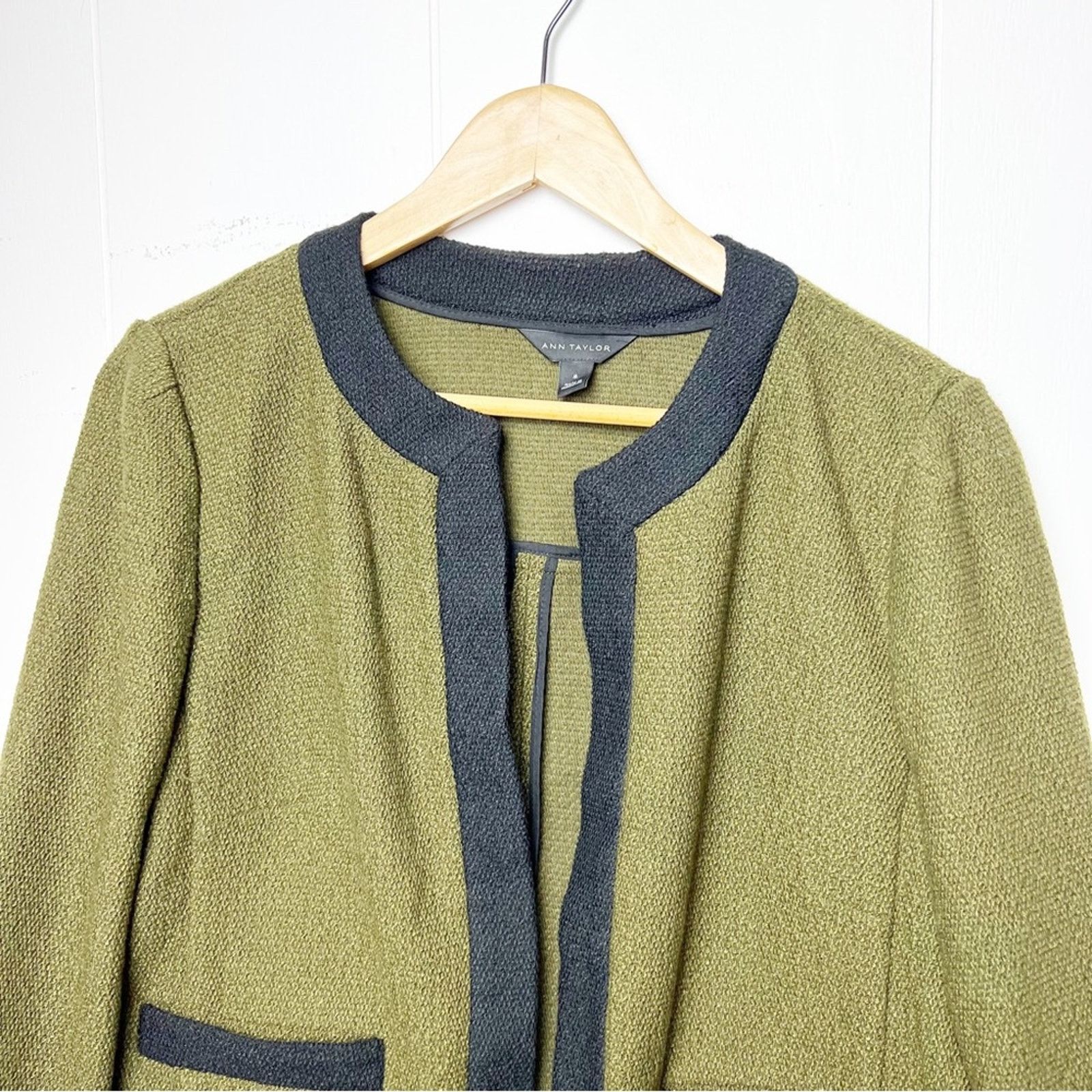 Ann Taylor AOlive Green Trim Open Front Nubby Cropped Jacket Womens Med Size M / US 6-8 / IT 42-44 - 2 Thumbnail