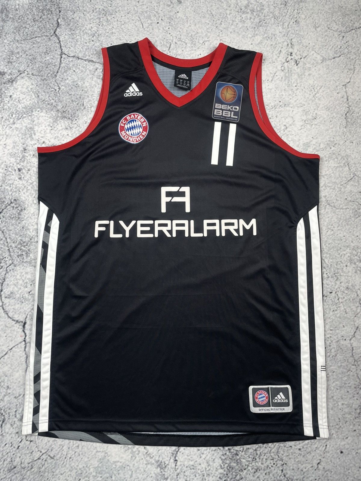 Adidas Adidas XL – Bayern Munich #11 Roberts NBA Jersey Size US XL / EU 56 / 4 - 1 Thumbnail