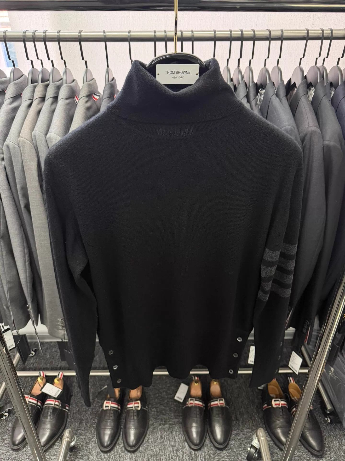 Thom Browne Thom Browne 4-Bar 100% Cashmere Turtleneck Black Runway Size US S / EU 44-46 / 1 - 1 Thumbnail
