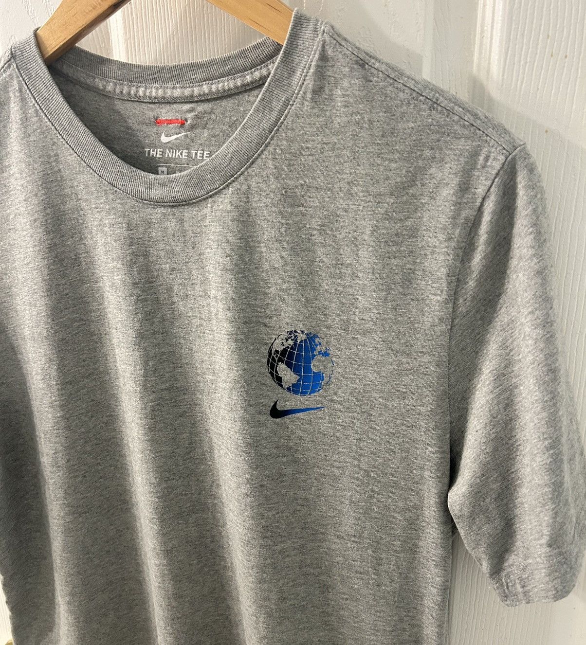 Nike Nike Sportswear Worldwide Globe SS Tee Mens Grey T-shirt M Size US M / EU 48-50 / 2 - 4 Thumbnail