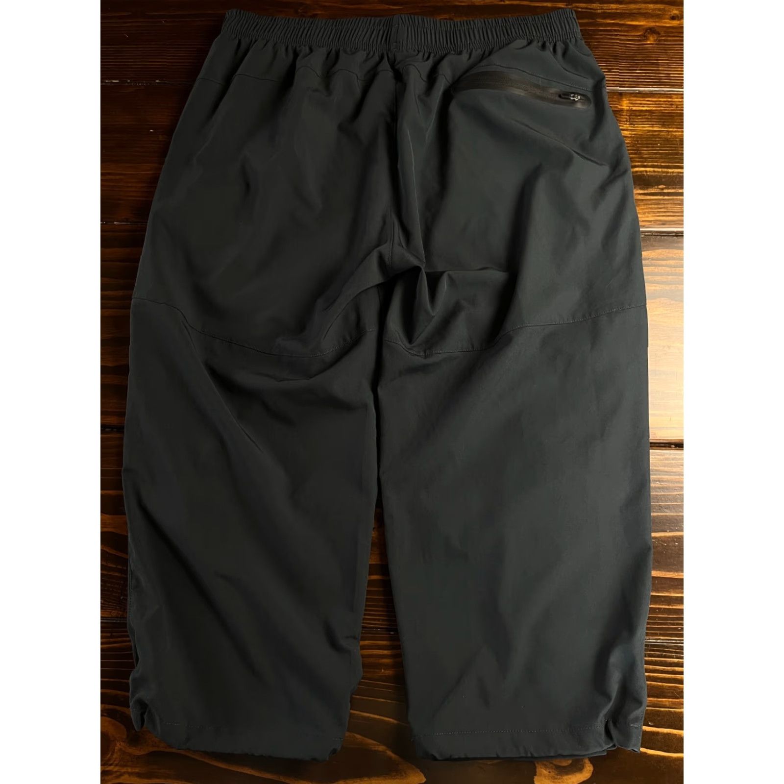 Vintage LEAO Capri Pants XL Black Activewear Pockets Pull On Elastic Waist Adjustable Hem Band Women Pants Size 40" / US 18 - 2 Thumbnail