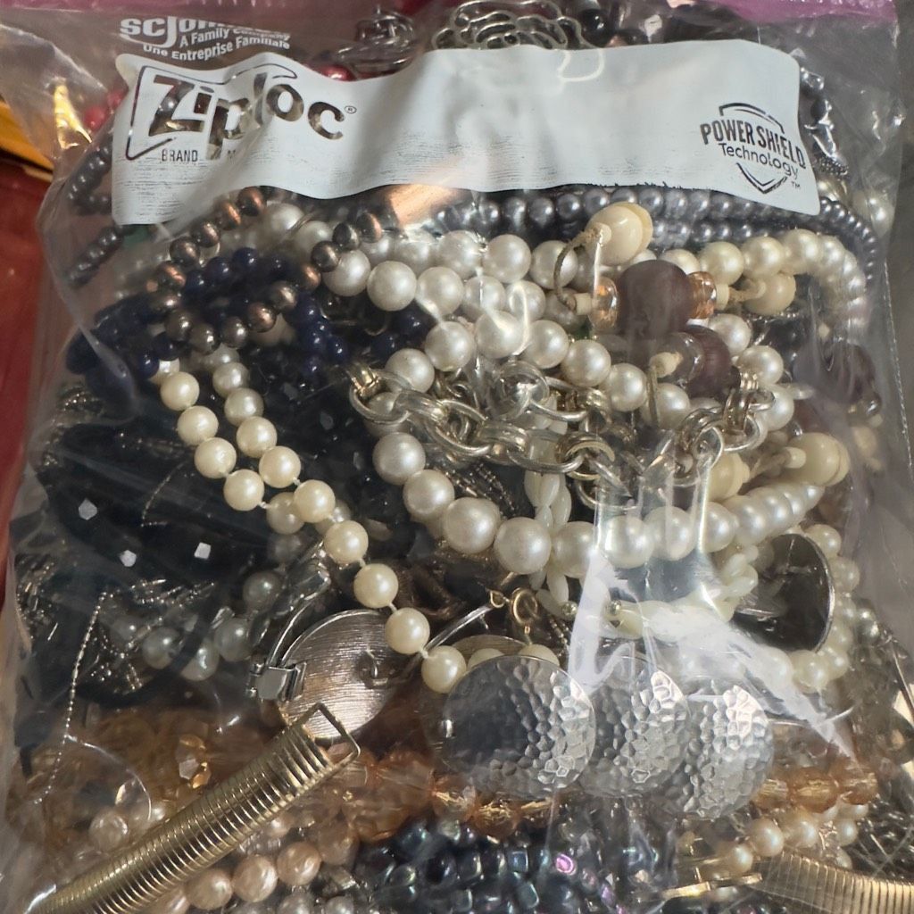 Vintage Bulk Necklaces Jewelry Lot Gallon Bag Mostly Necklaces Vinta Size ONE SIZE - 1 Thumbnail