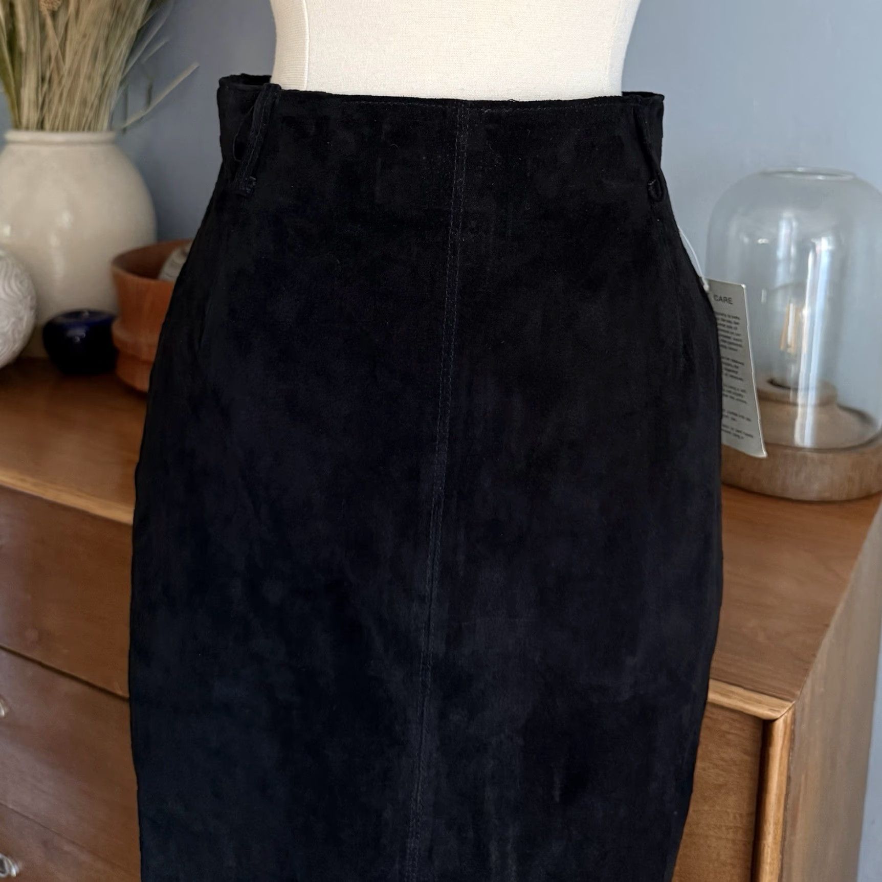 Vintage VINTAGE Margaret Godfrey Black Leather Suede Straight Pencil Skirt 4 Women Size 4 Knee Length Zipper Back Slit Lined 90s Boho Hippie City Classic Size 27" / US 4 / IT 40 - 5 Thumbnail