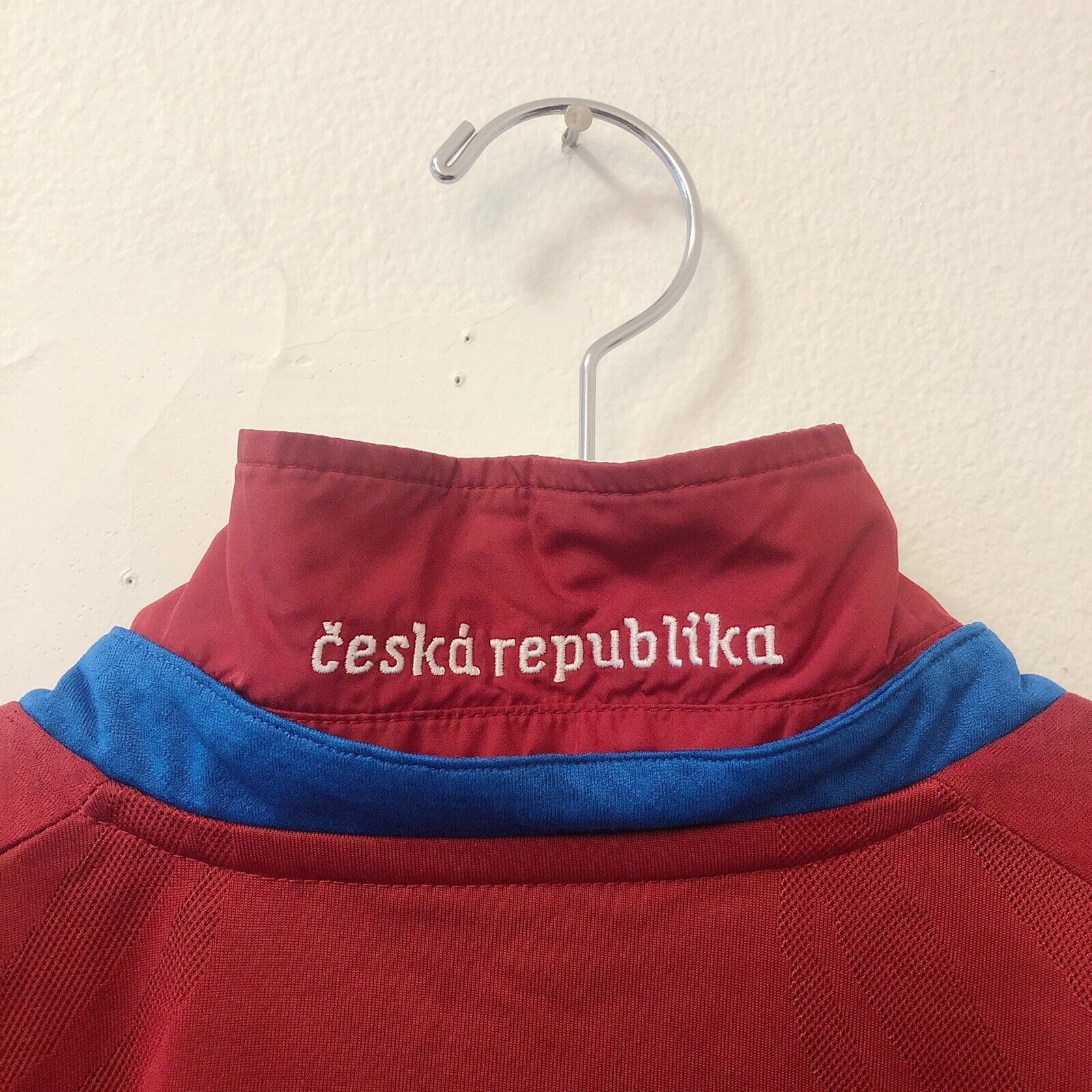 Puma × Vintage 2000s Czech Republic Puma Home Soccer Jersey Red Rare Sz XL Size US XL / EU 56 / 4 - 6 Thumbnail