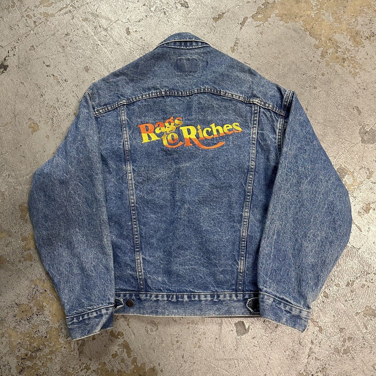 Levi's × Vintage Vintage 1987 Levi’s Rags to Riches Cast & Crew Denim Jacket Size US M / EU 48-50 / 2 - 2 Thumbnail