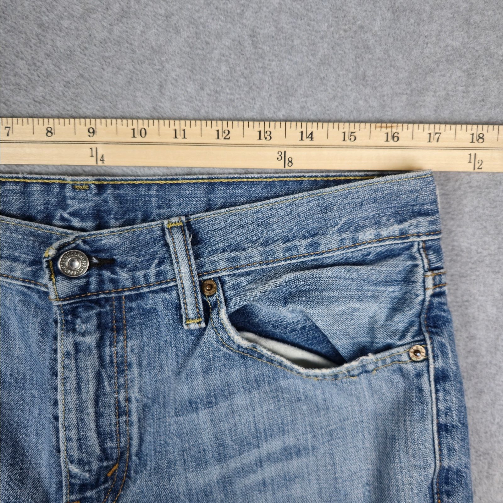 Levi's Levi's Mens 33x34 Straight Leg Distressed Jeans Size US 33 - 13 Thumbnail