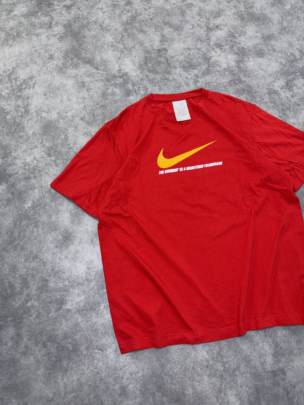 Nike T shirt Vintage nike 2000s center print swoosh Size US XL / EU 56 / 4 - 3 Thumbnail