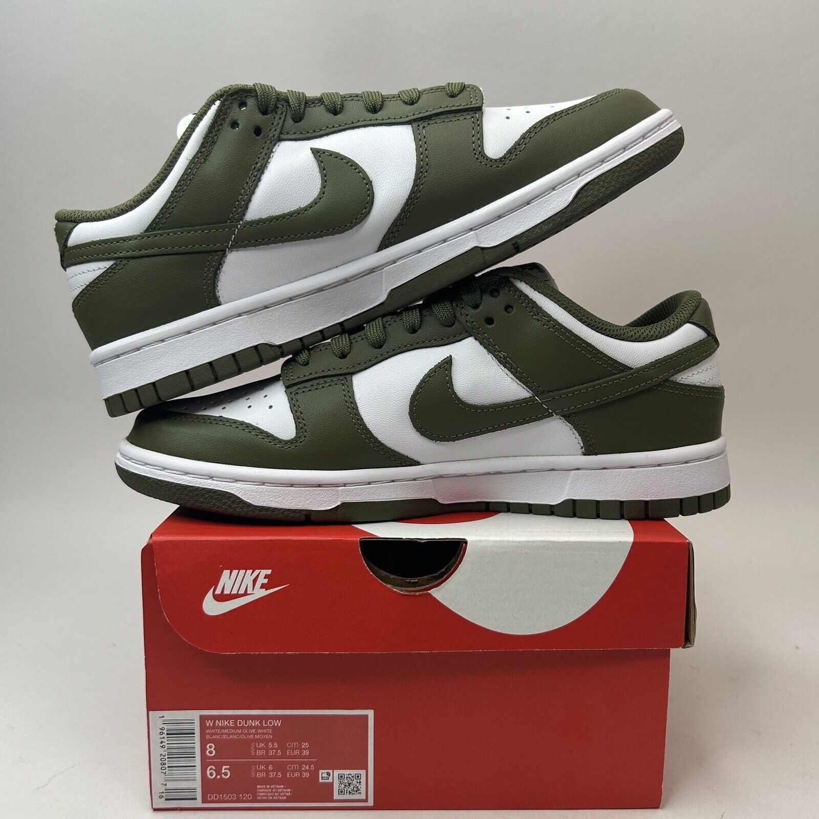 Nike Nike Dunk Low WMNS “Medium Olive” 2023 Size US 8 / IT 38 - 3 Thumbnail