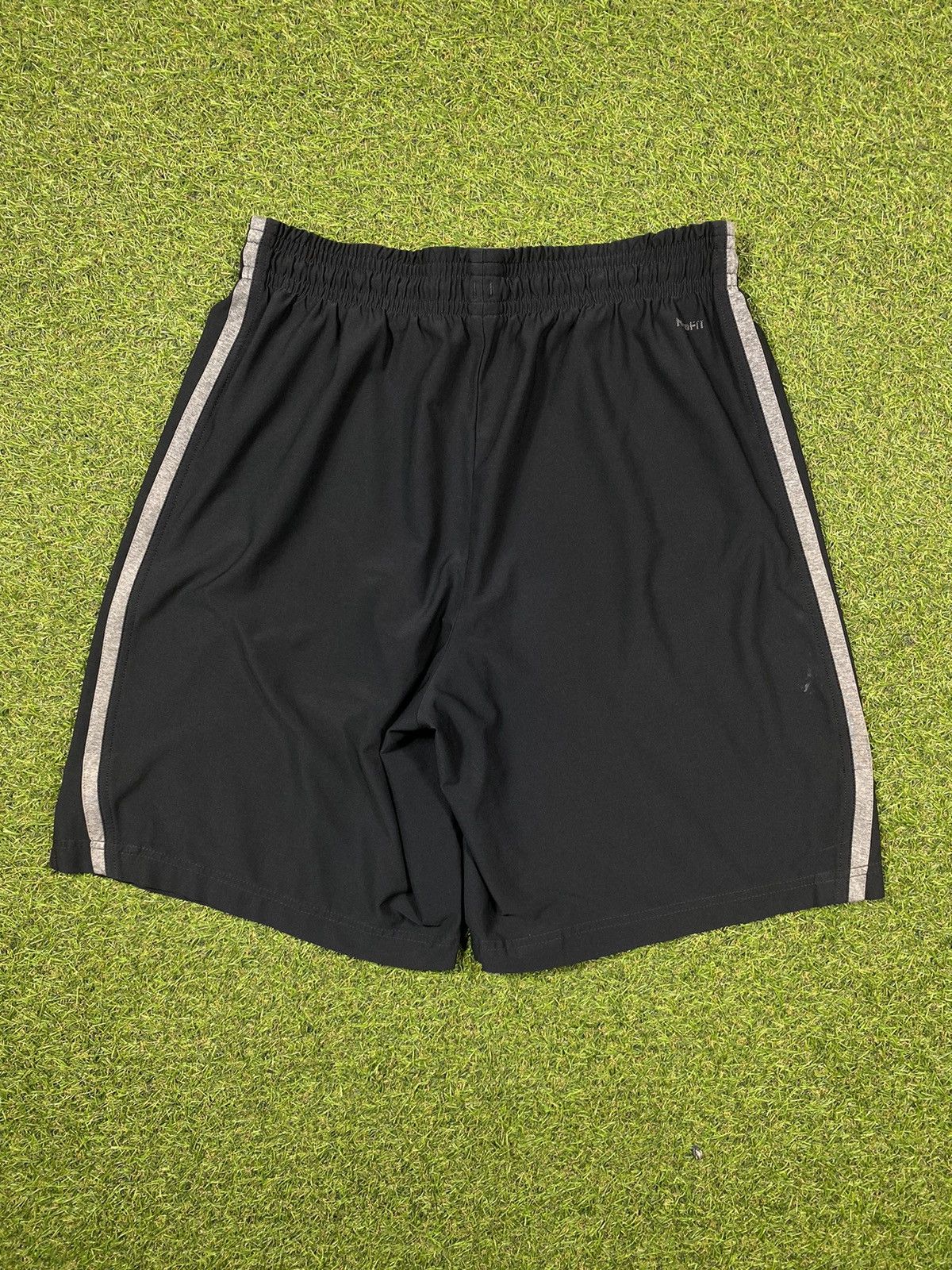 Nike Vintage Nike shorts streetwear swoosh casual y2k size L Size US 34 / EU 50 - 3 Thumbnail