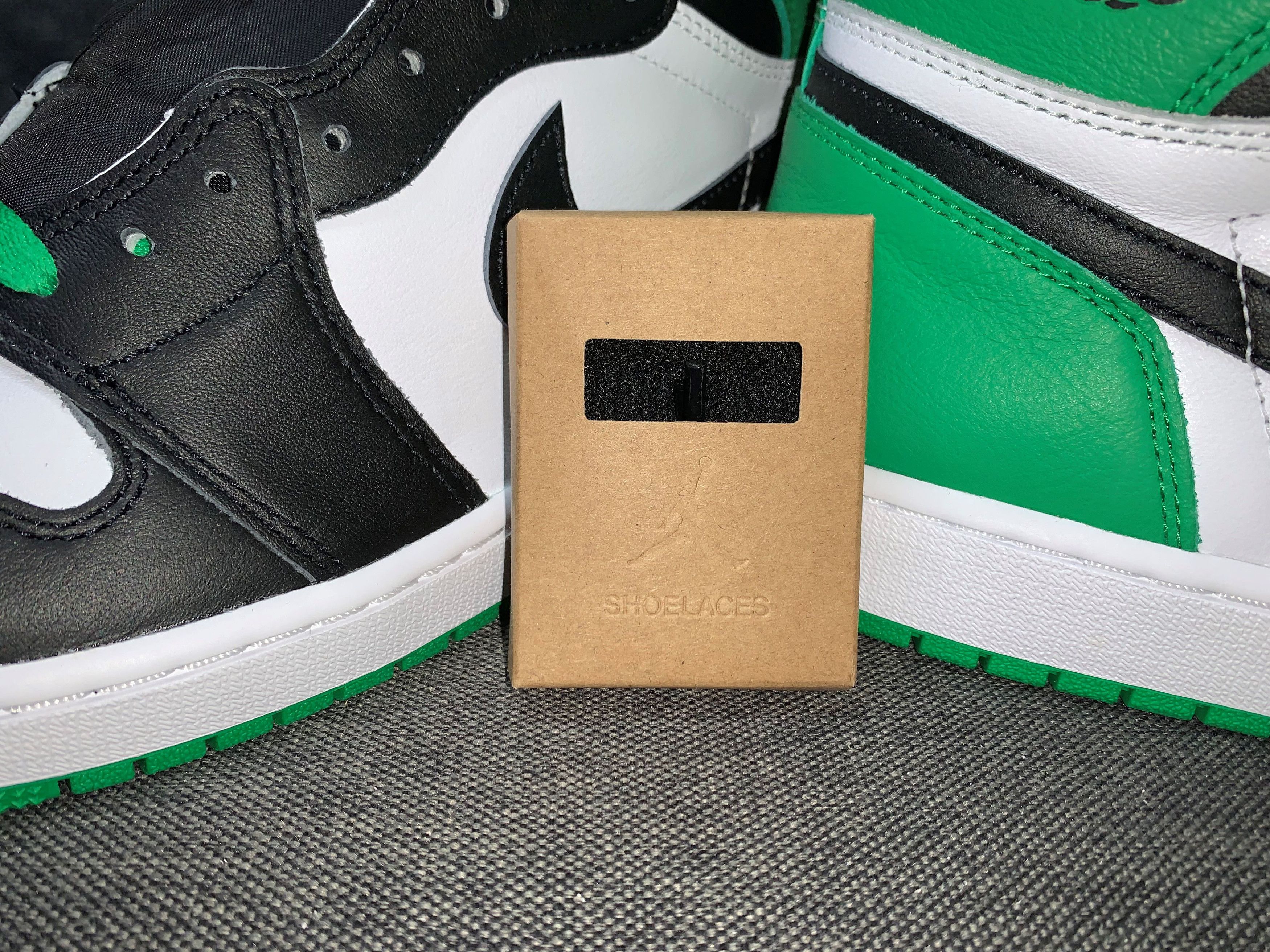 Jordan Brand Nike Air Jordan 1 Retro High OG Lucky Green DZ5485-031 Size US 13 / EU 46 - 14 Thumbnail