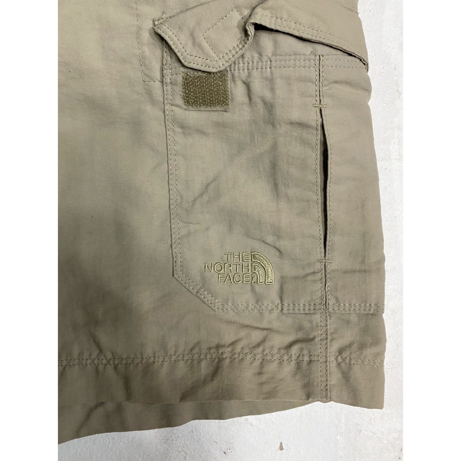 The North Face The North Face Khaki Shorts Mens Nylon Flat Front Zip Pocket Hiking Large Size US 33 - 5 Thumbnail