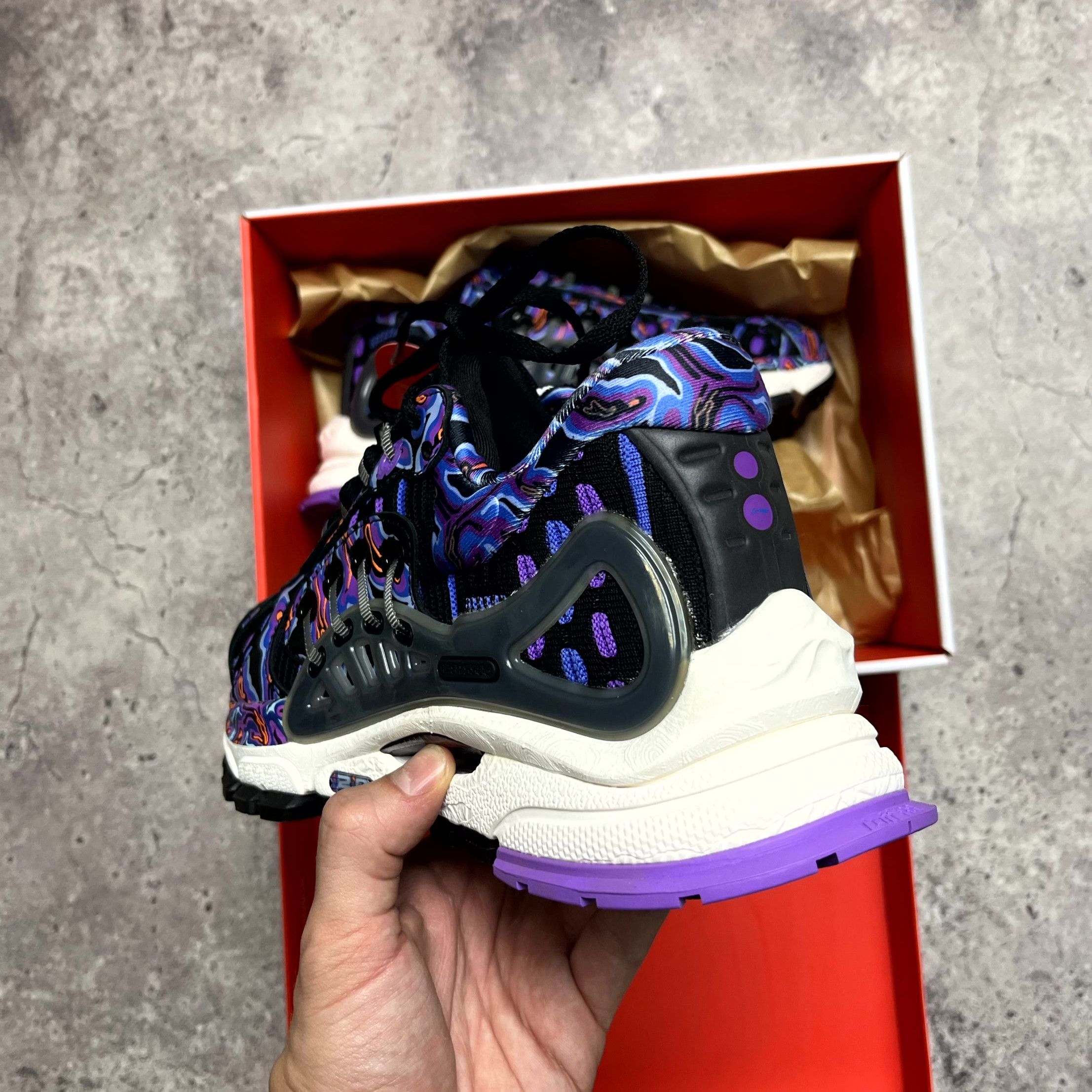 Li-Ning Li-Ning x Hajime Sorayama Furious Rider ACE 2 Size US 7 Size US 7 / IT 37 - 3 Thumbnail