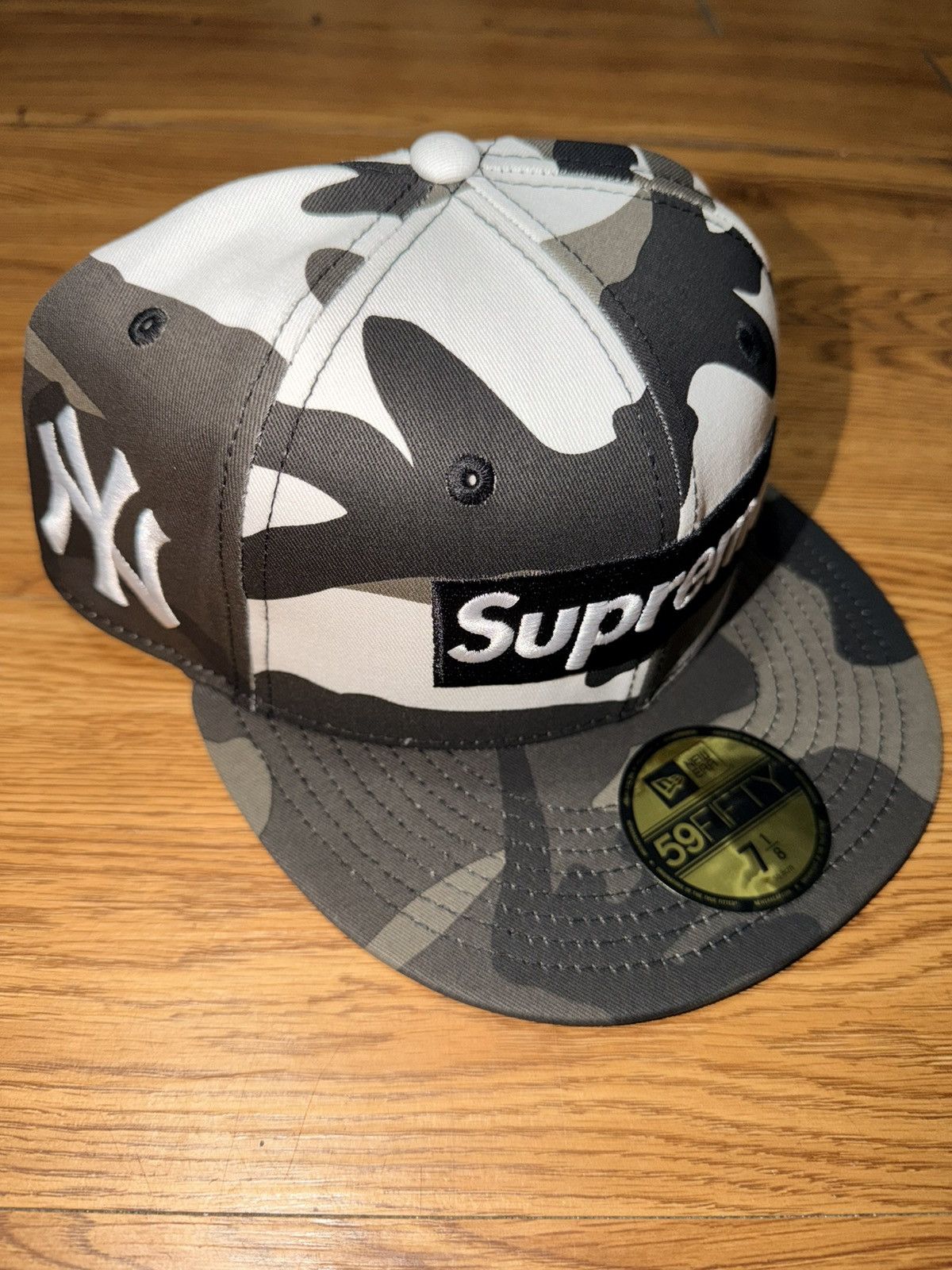 MLB × Supreme Supreme MLB Yankees Box Logo New Era Fitted White Sz 7 1/8 Size ONE SIZE - 1 Thumbnail