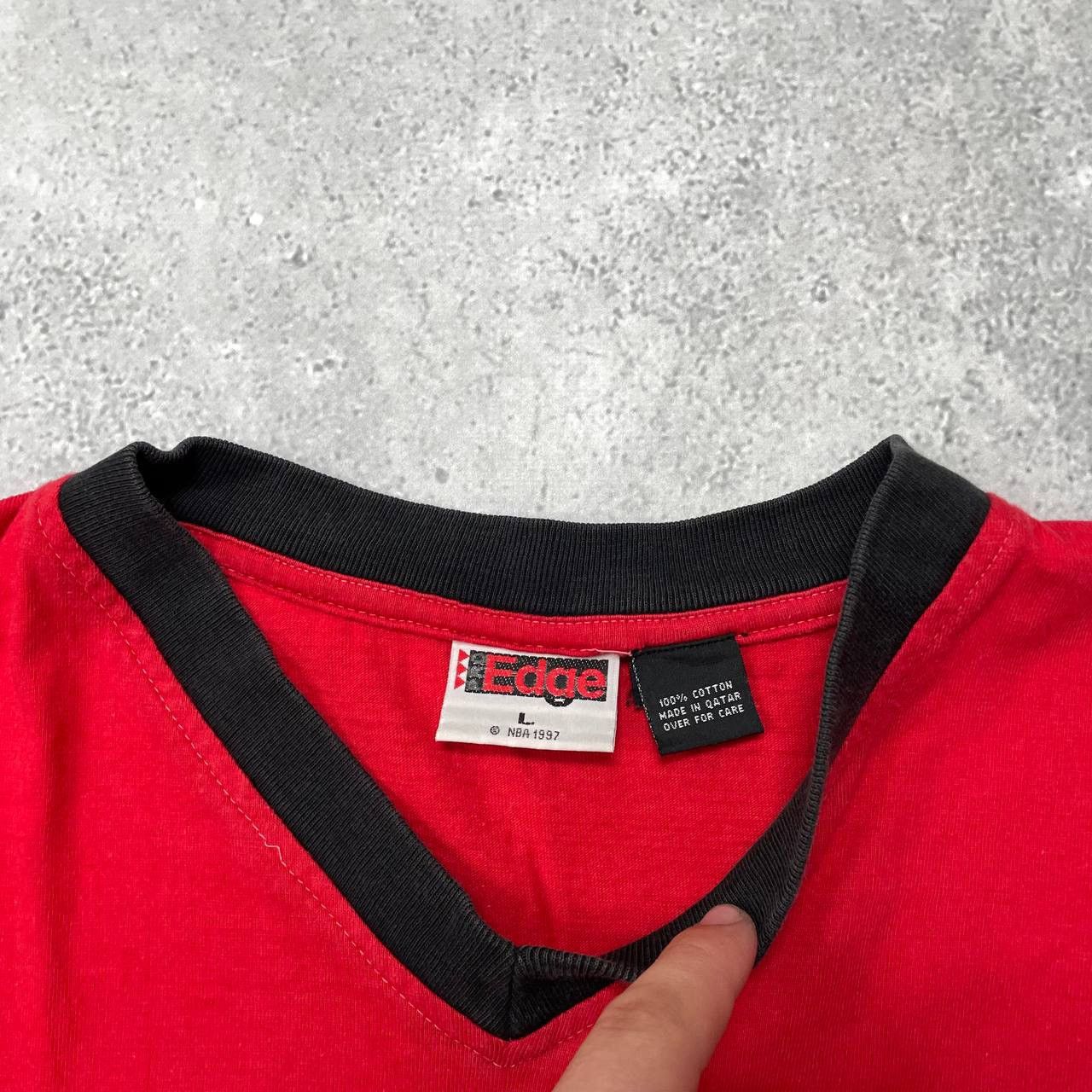NBA × Vintage Vintage 90s Chicago Bulls NBA Edge V-Neck T Shirt Size US L / EU 52-54 / 3 - 5 Thumbnail