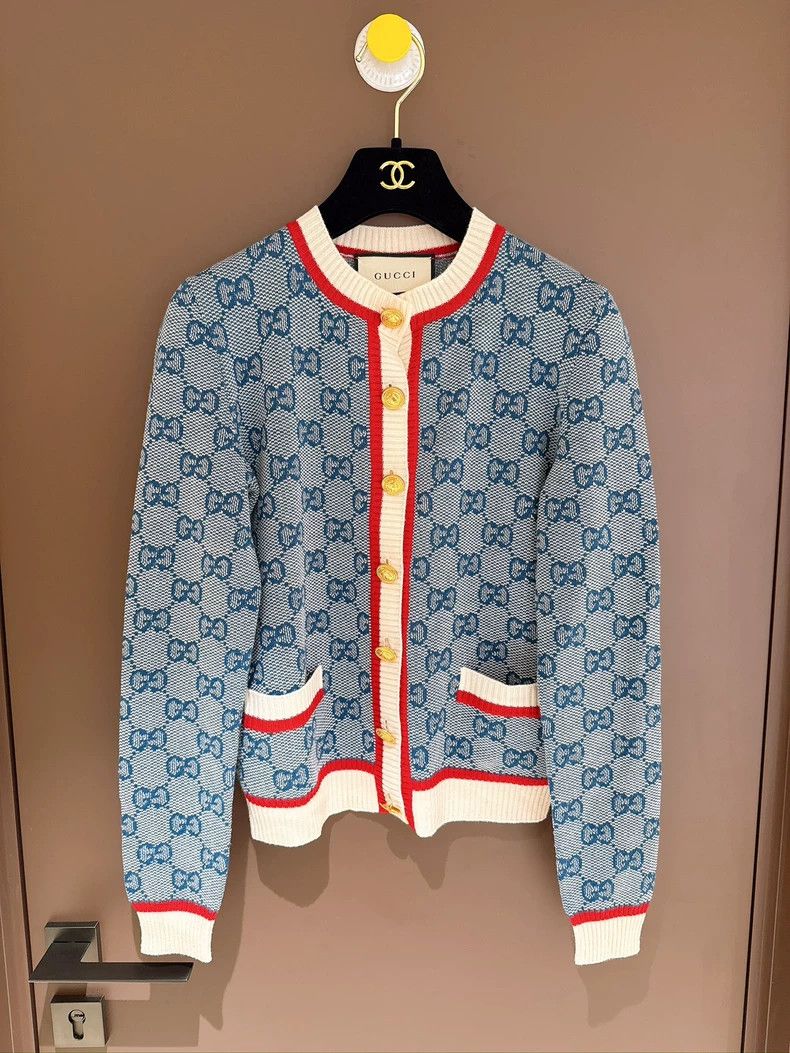 Gucci Gucci Full logo cardigan sweater jacket 2504-Nextarrow Size M / US 6-8 / IT 42-44 - 1 Thumbnail
