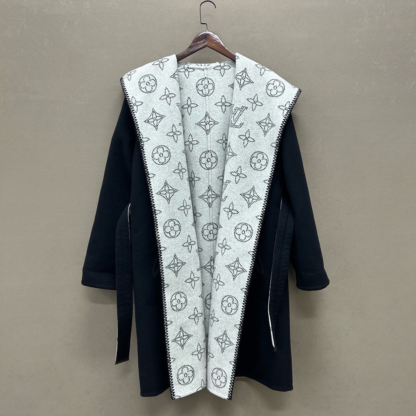 Louis Vuitton Louis Vuitton Wool Overcoat with Monogram Size S / US 4 / IT 40 - 1 Thumbnail