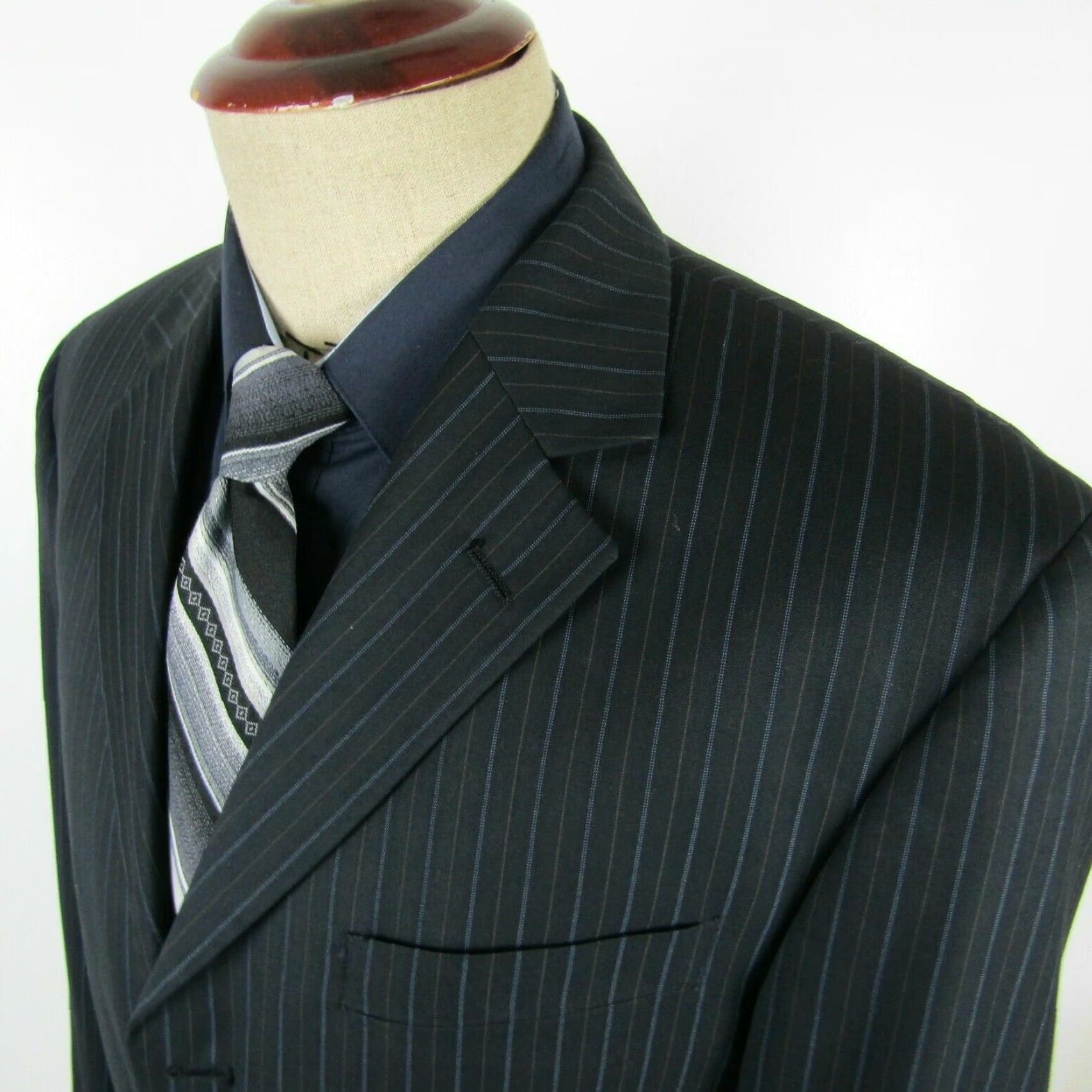 Vintage Angelo Rossi Blazer Mens 42 Charcoal Chalk Stripe Jacket Regular Classic Three Buttons Poly Blend Lining Full Dual Vent 3 Outer 4 Inner Mens Size 42R - 2 Thumbnail