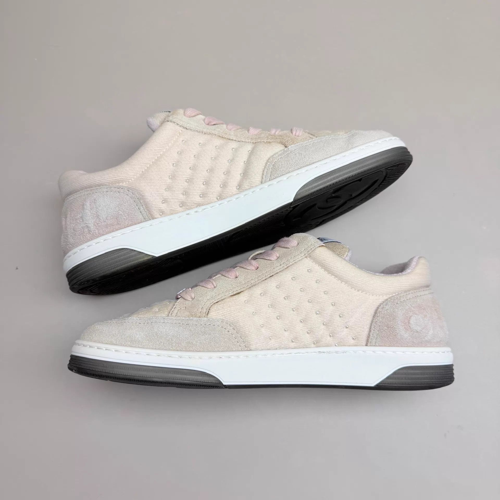Chanel CHANEL White-Pink CC Suede Sneakers EUR 36.5 95 New Size US 6 / IT 36 - 5 Thumbnail