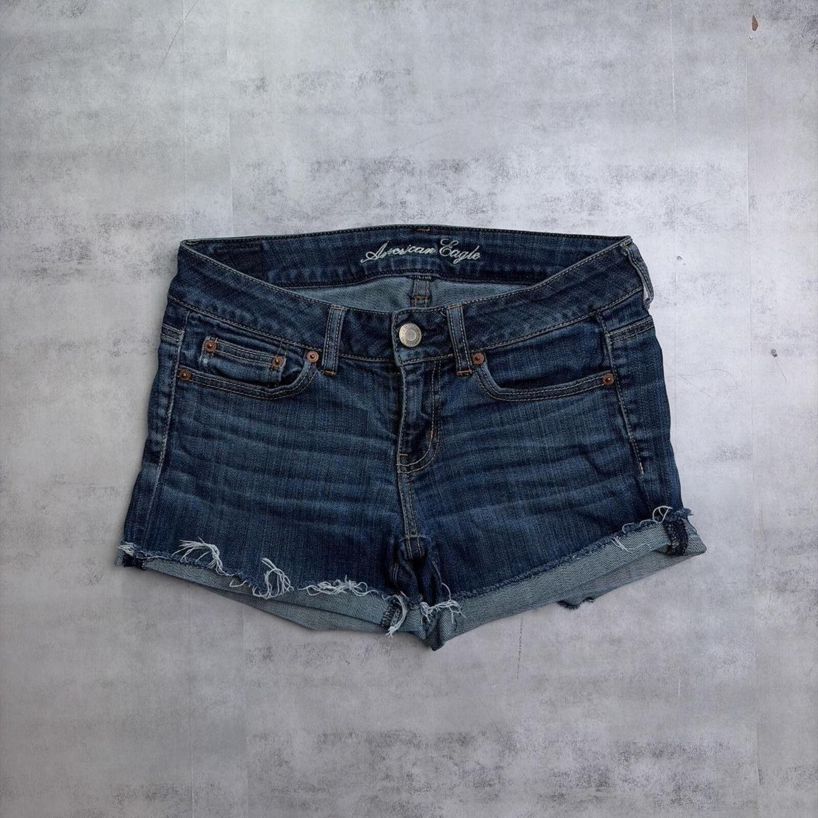 American Eagle Outfitters Y2K Dark Wash American Eagle Grunge Mini Denim Shorts Size 27" / US 4 / IT 40 - 4 Thumbnail