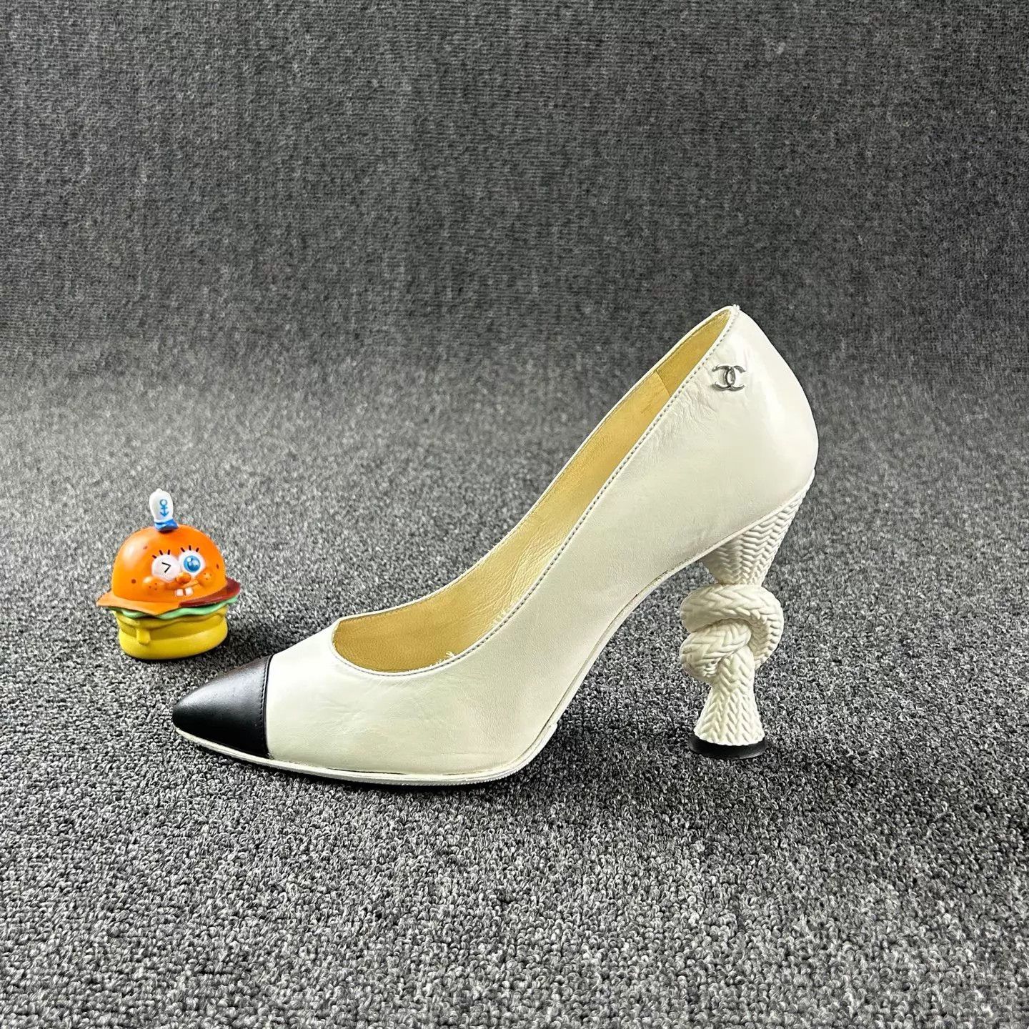 Chanel Chanel Knot Heels Black/White Colorblock Size 37 Size US 6.5 / IT 36.5 - 3 Thumbnail