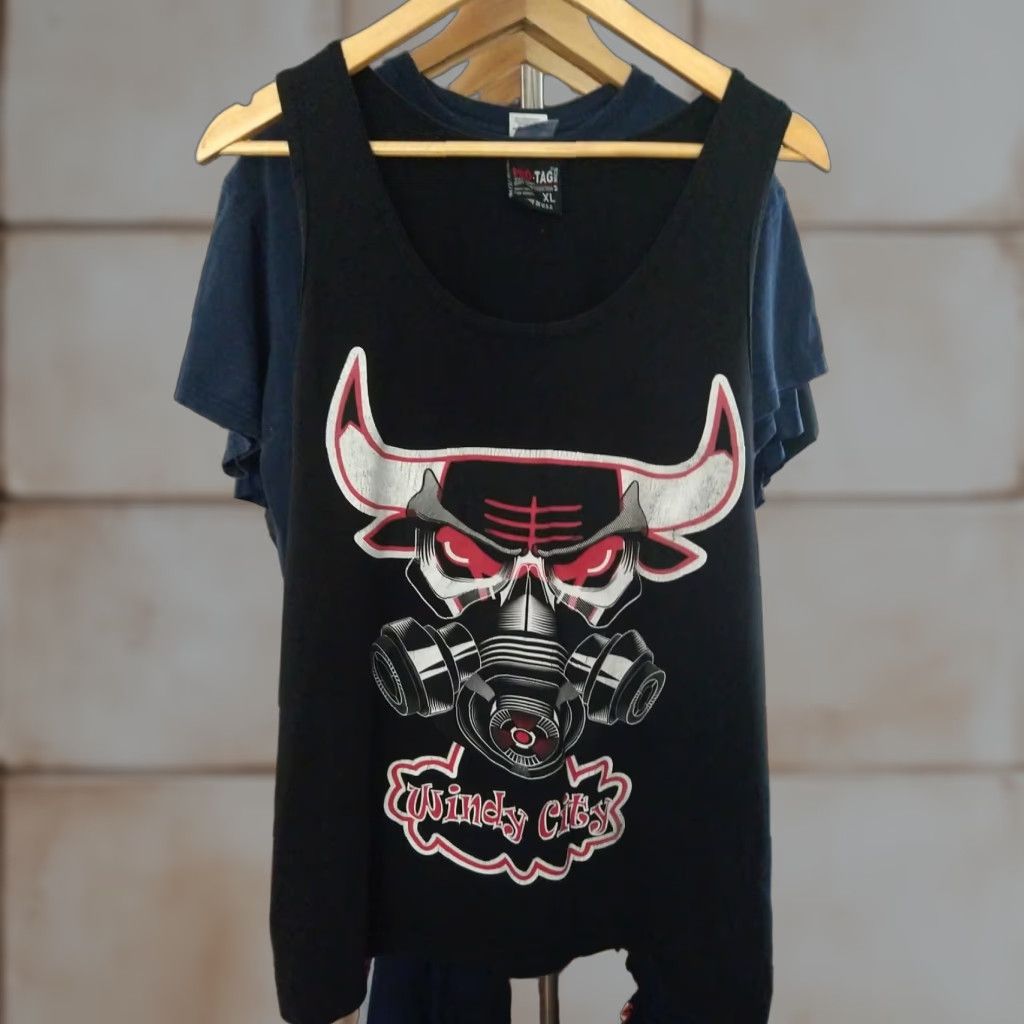 Vintage VINTAGE Chicago Bulls Windy City Gas Mask Tank Top Made In USA XL Tank Top Black 1990s Graphic Tee Mens? Size US XL / EU 56 / 4 - 1 Thumbnail