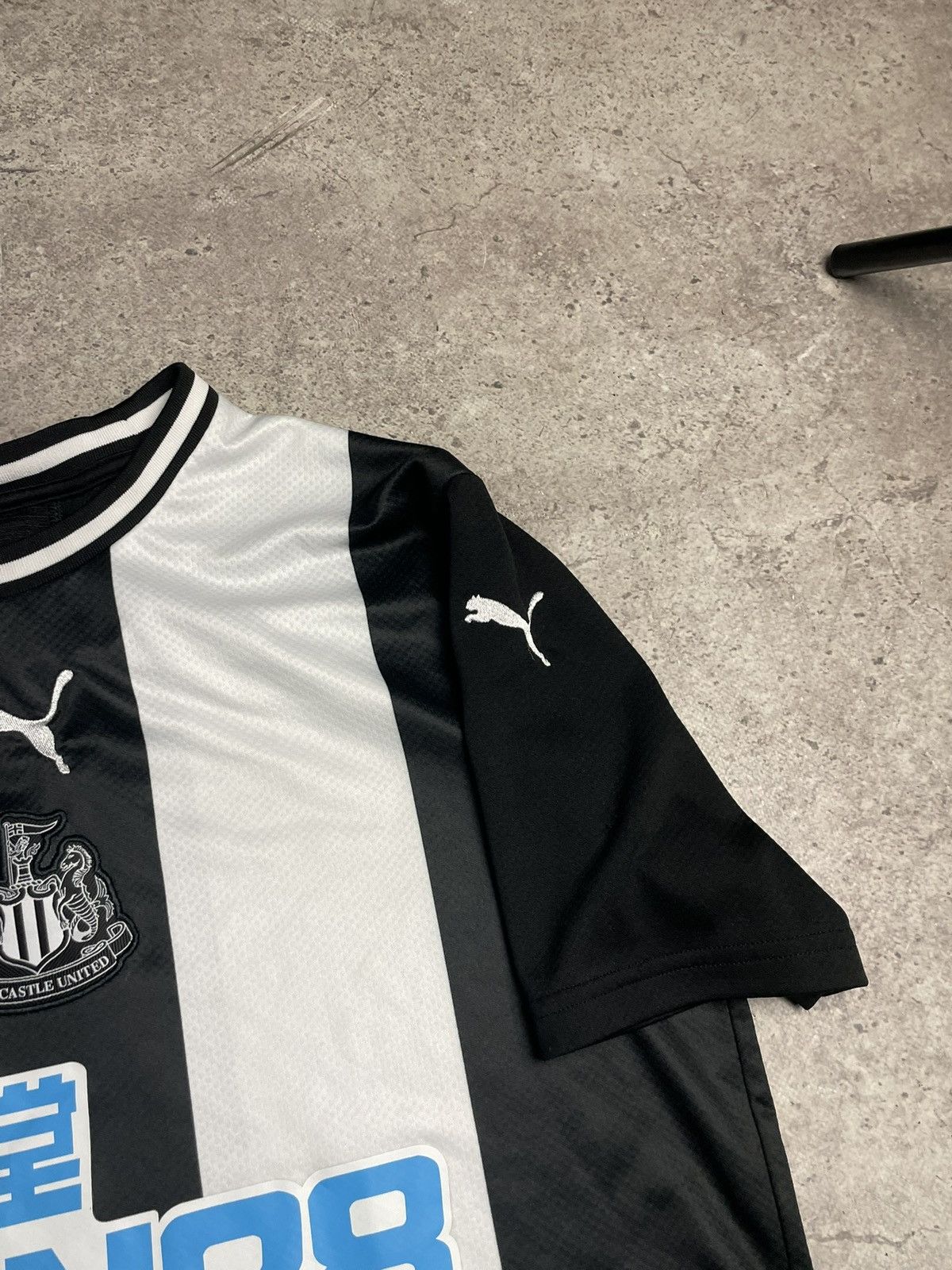 Puma Newcastle United 2019/20 Home Football Shirt Soccer Jersey Size US M / EU 48-50 / 2 - 4 Thumbnail