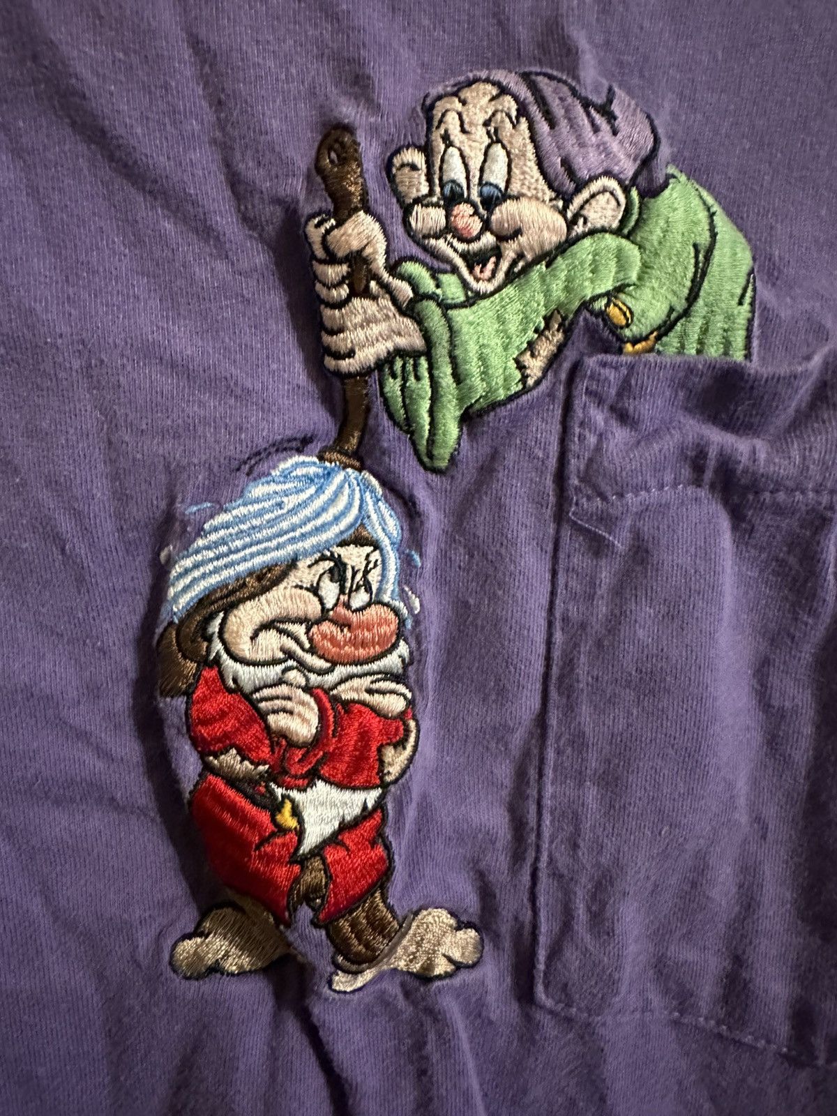 Disney Vintage 90s Disney Pocket embroidered tshirt M dopey grumpy Size US M / EU 48-50 / 2 - 2 Thumbnail