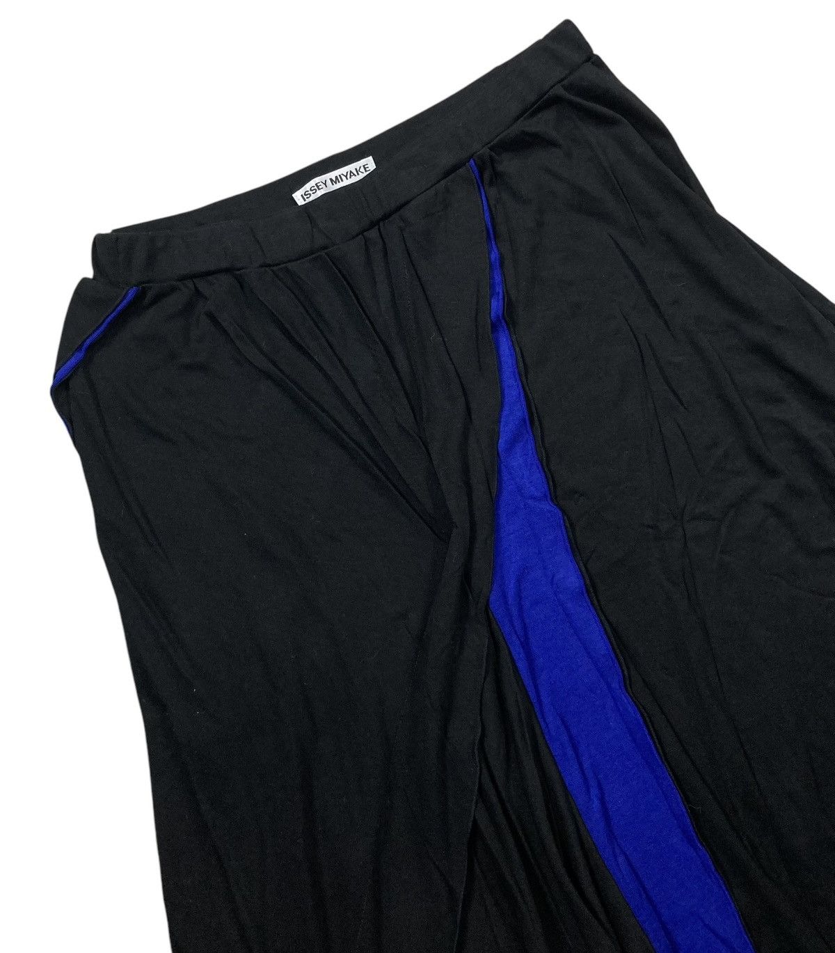 Issey Miyake × Pleats Please Issey Miyake Pleats Please Issey Miyake Pleated Textile Midi Skirt Size 28" / US 6 / IT 42 - 3 Thumbnail