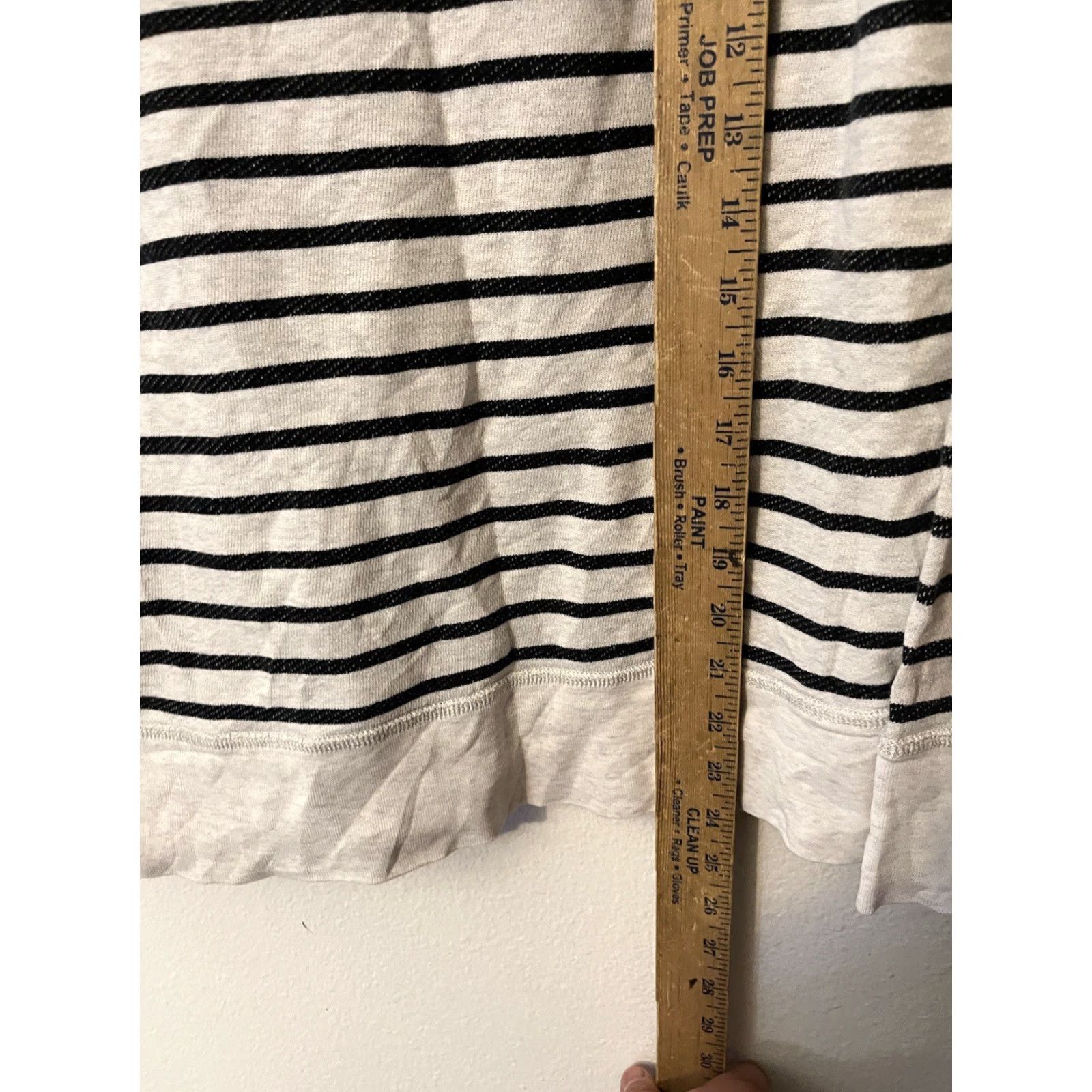 J.Crew J.Crew Cheers women’s Small long sleeve gray striped pullover sweatshirt Salud Sweatshirt Shirt Women Small Gray Striped Pullover Cheers Salud Size S / US 4 / IT 40 - 5 Thumbnail