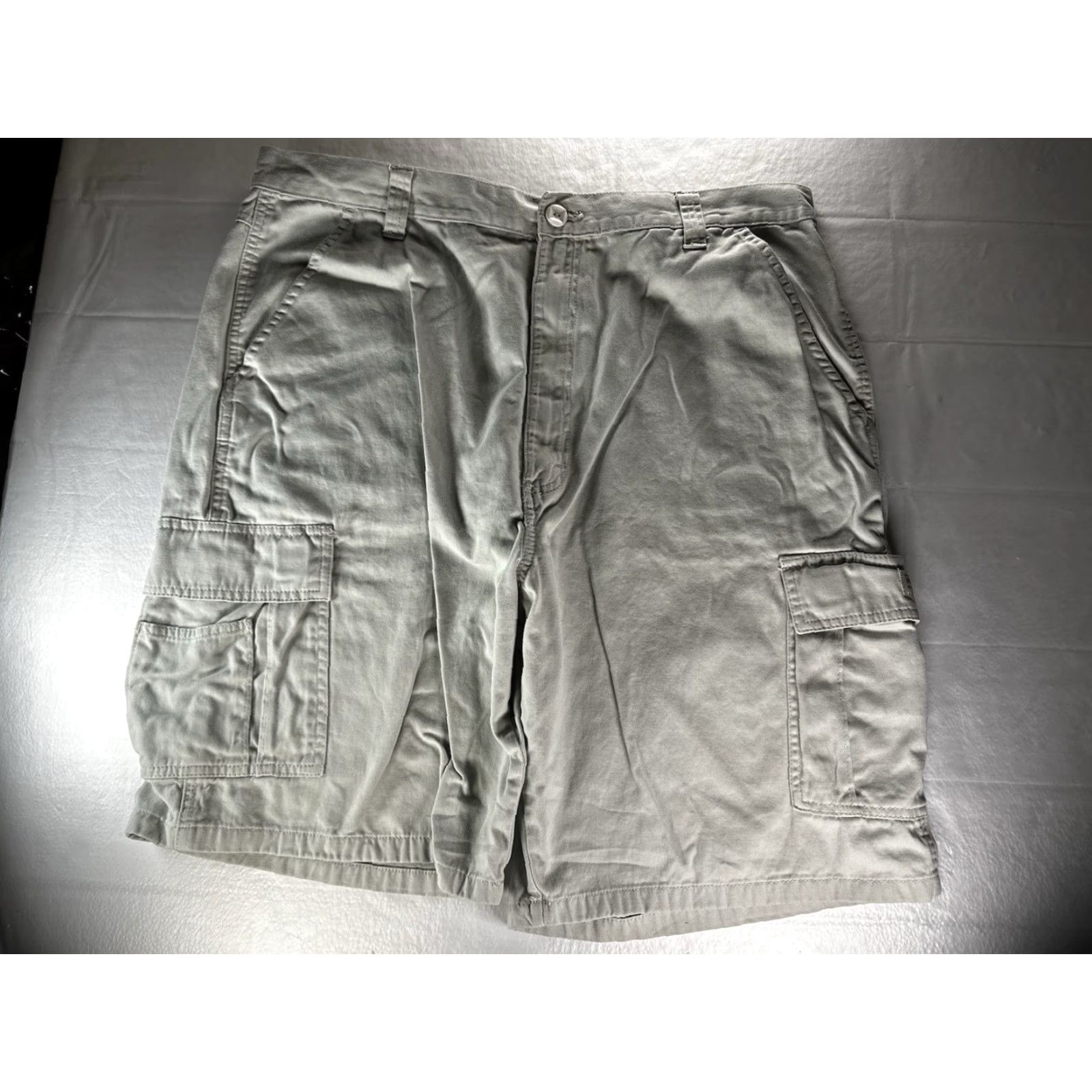 Wrangler Wrangler Cargo Shorts Men’s 40 Tan Khaki Relaxed Fit Y2K Baggy Utility Shorts Cargo Shorts Mens 40 Beige Pockets Size US 40 / EU 56 - 2 Thumbnail