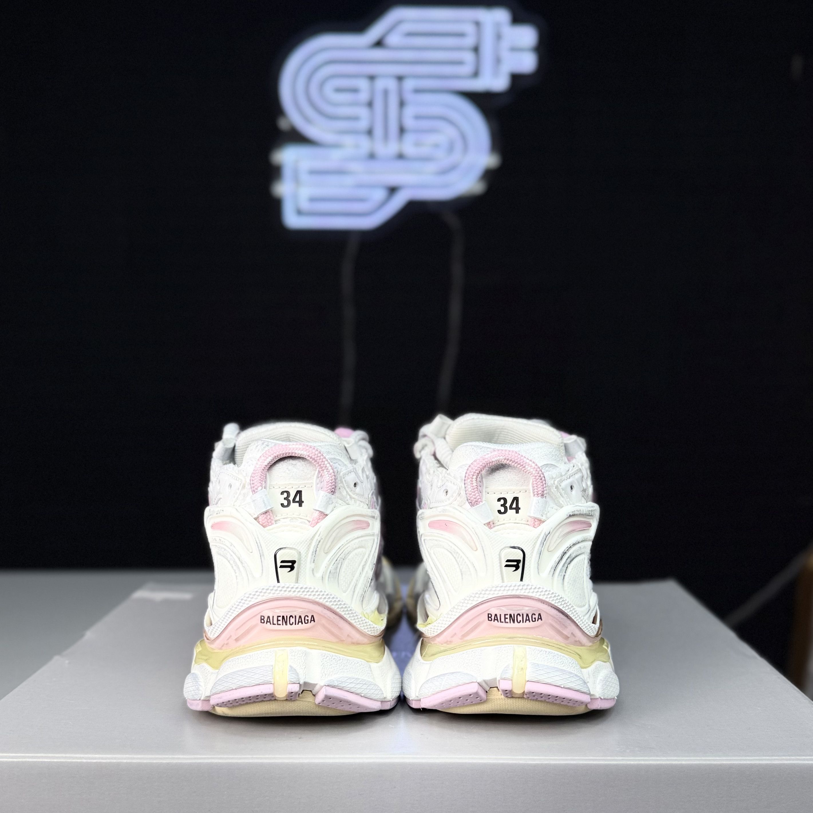 Balenciaga Balenciaga Runner White/Pink Size US 4 / IT 34 - 5 Thumbnail
