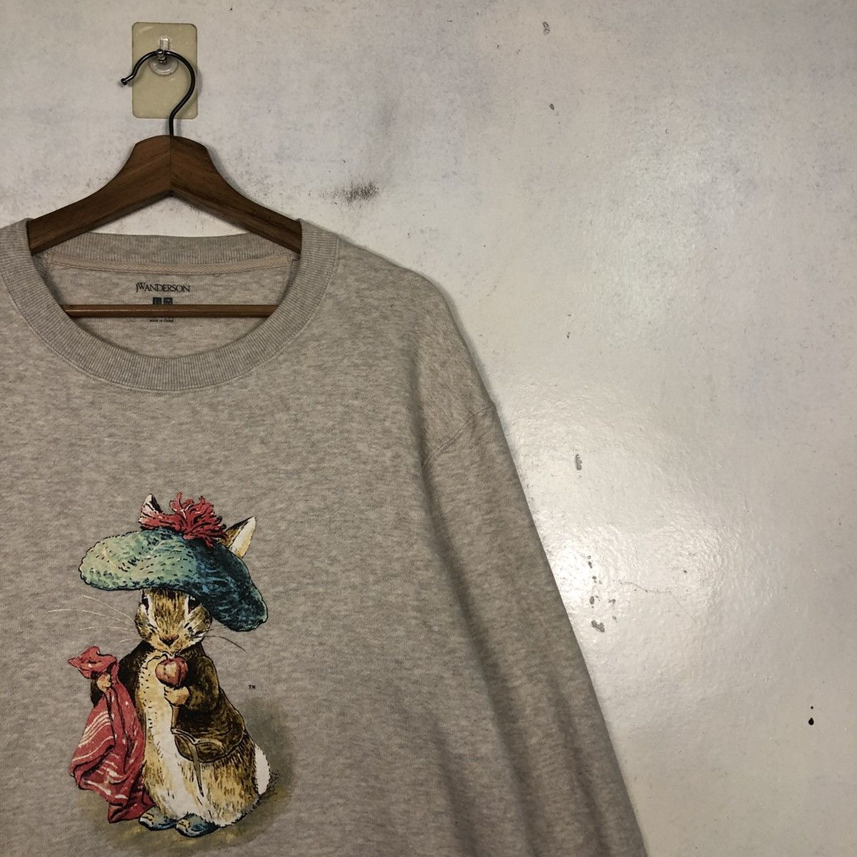 JW Anderson 📌Vintage Sweatshirt JW Anderson X Uniqlo Big Logo Size US L / EU 52-54 / 3 - 8 Thumbnail