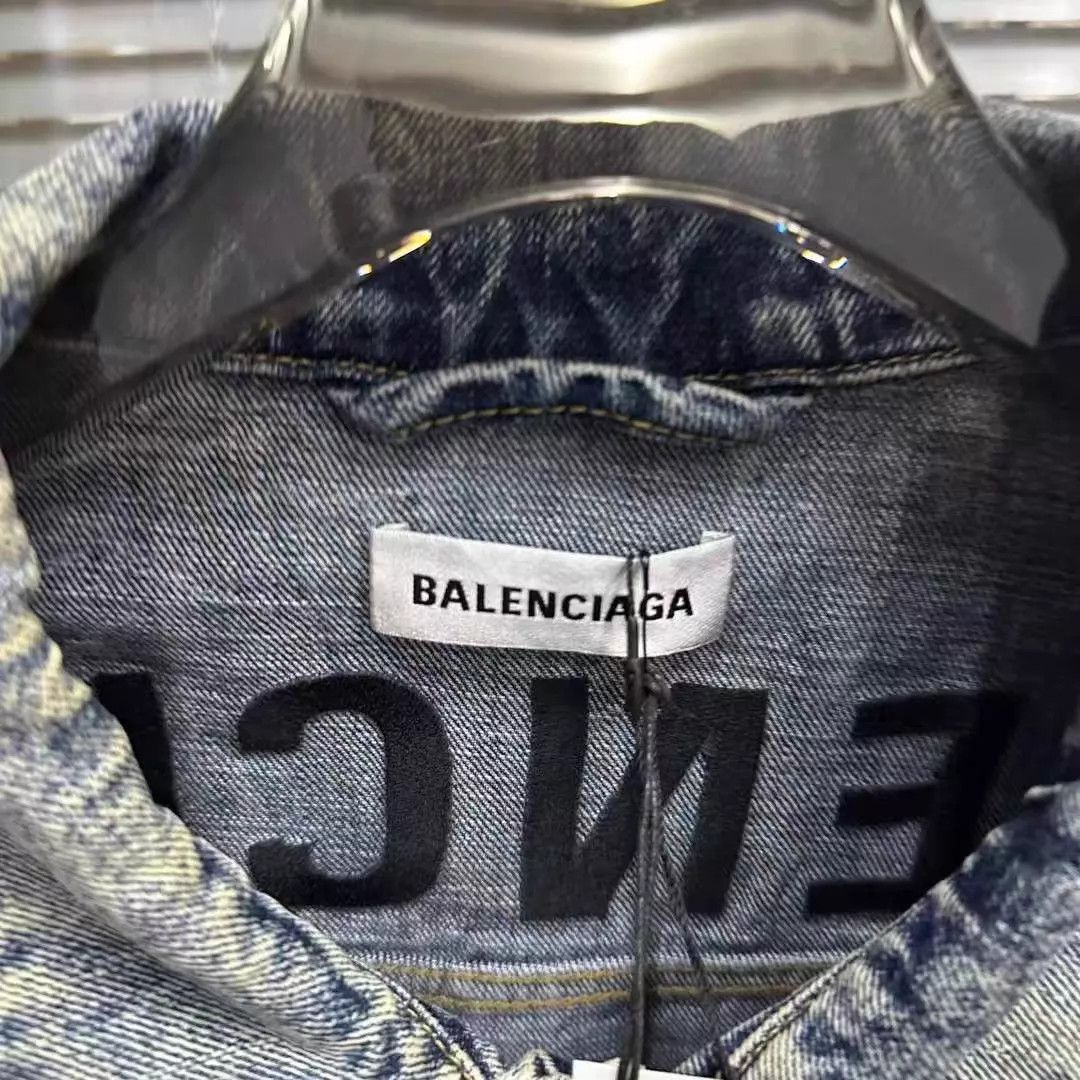 Balenciaga Balenciaga wavy back embroidered logo denim jacket 36 nwt Size XS / US 0-2 / IT 36-38 - 2 Thumbnail