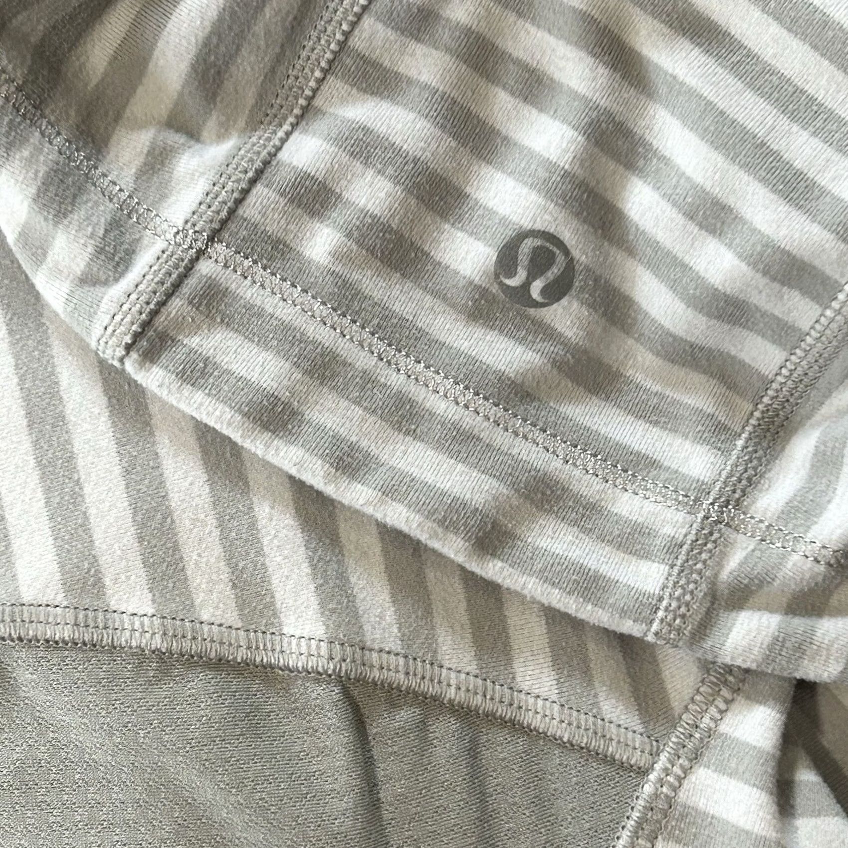 Lululemon Lululemon Run: Back On Track Pullover Striped Top Long Sleeve Women’s 10 Gray / White Hooded Size L / US 10 / IT 46 - 6 Thumbnail