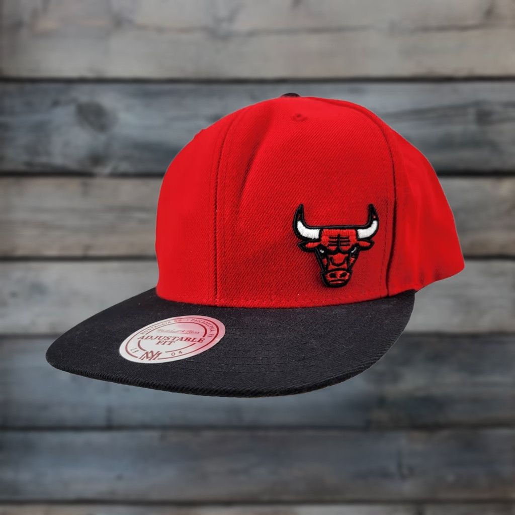 Mitchell & Ness VINTAGE? Chicago Bulls Mitchell & Ness Snapback Hat Black Red Men Adjustable Red Cap Size ONE SIZE - 1 Thumbnail