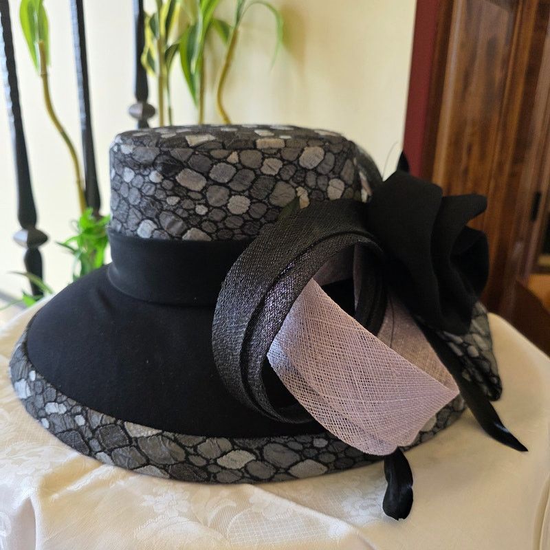 NWT Elite Champagne black grey pebble hat and purse set