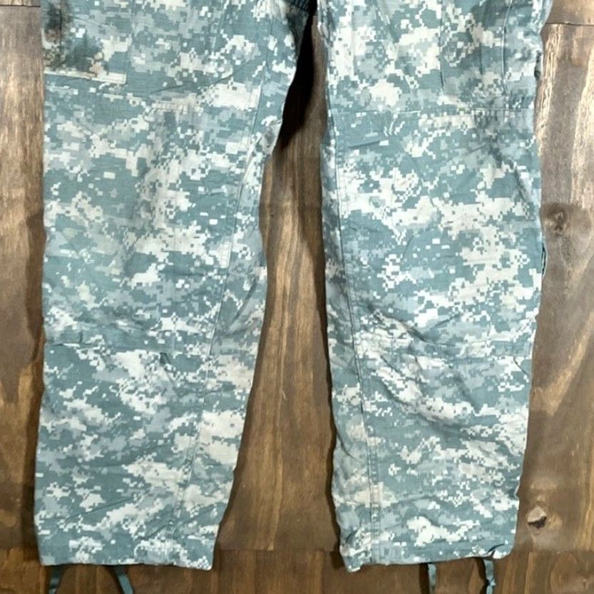 Vintage **U.S Army Combat Green Camo Unisex Trousers Small** User: **U.S Army Combat Green Camo Unisex Trousers Small** Size US 29 - 3 Thumbnail