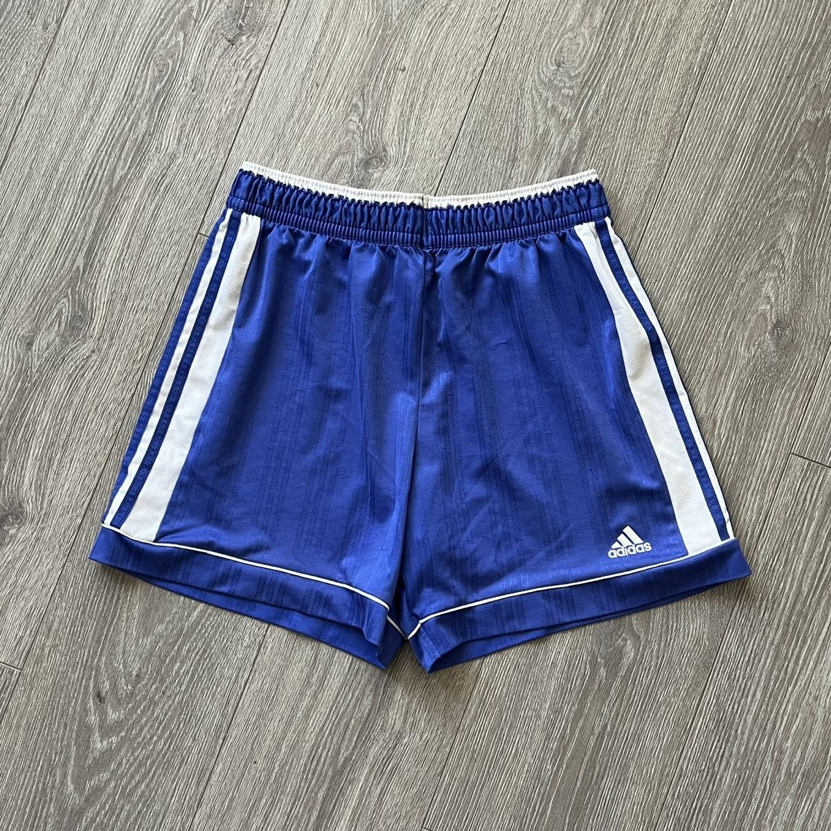 Adidas Vintage 90s Adidas Shorts Size M Size US 32 / EU 48 - 1 Thumbnail