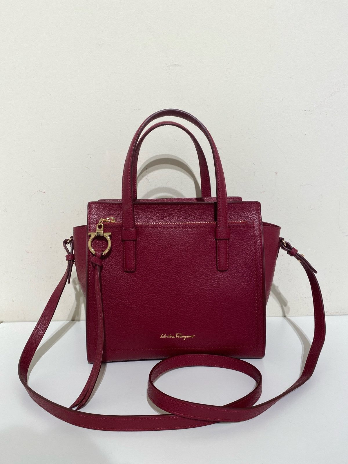 Salvatore Ferragamo o1s1rm1224 Size: OS / Amy Tote Bag in Bordeaux Size ONE SIZE - 1 Preview