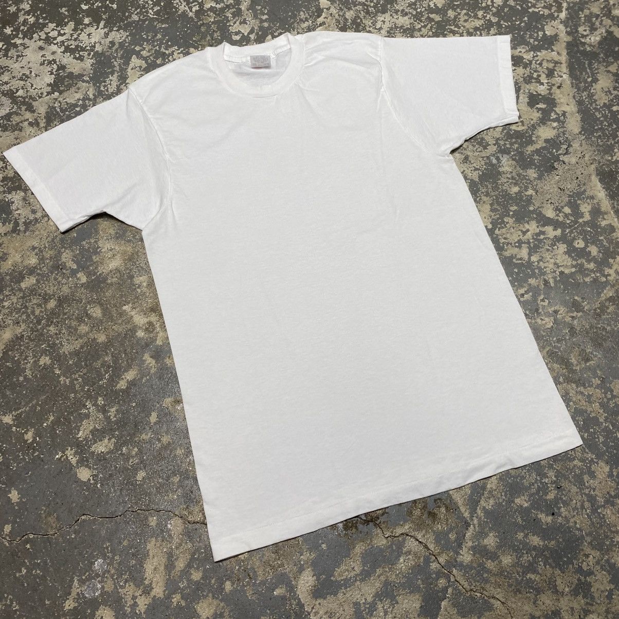Vintage Vintage Hanes White Blank 90s Single Stitch Tshirt Size US L / EU 52-54 / 3 - 7 Thumbnail