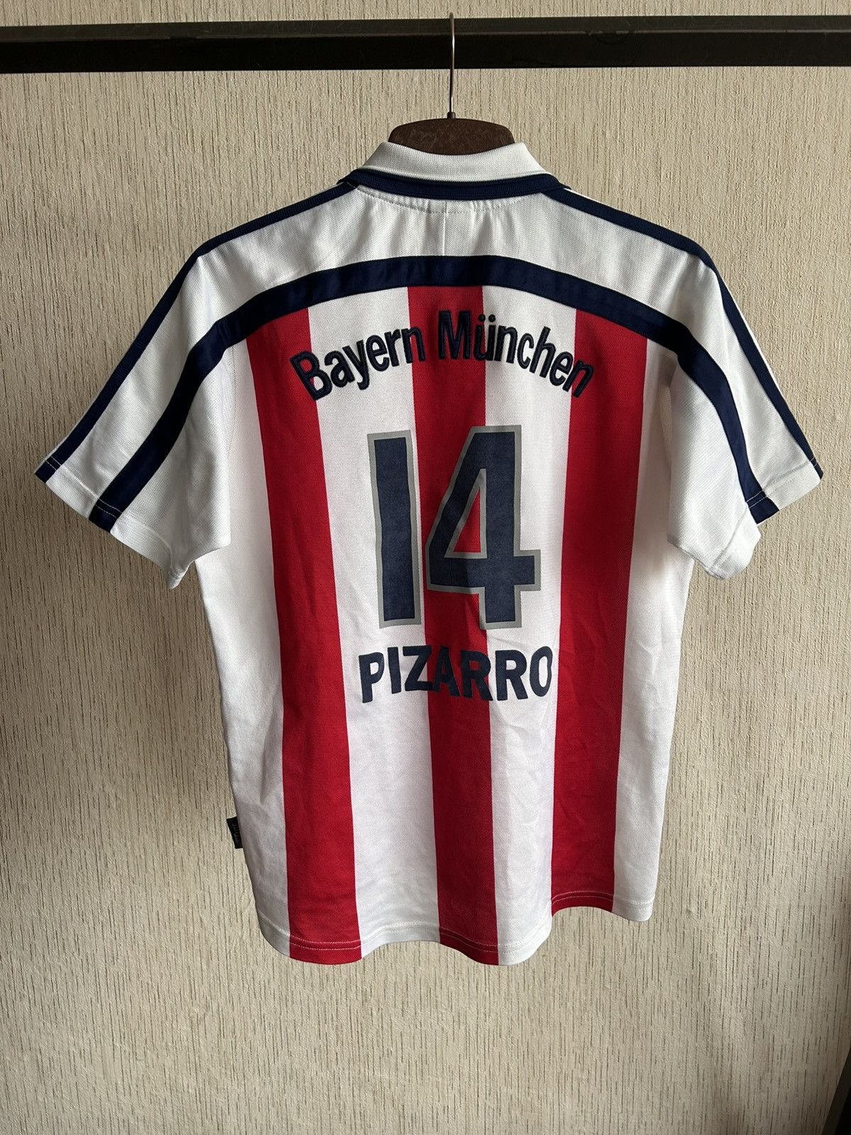 Adidas × Vintage Adidas Bayern Munich Pizarro 2001/02 Home Jersey Size US XS / EU 42 / 0 - 3 Thumbnail